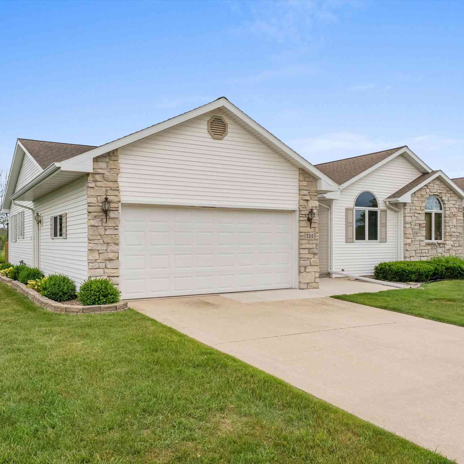 Condo For Sale - 2312 Virginia<br/> Manitowoc County, Manitowoc, WI 54220