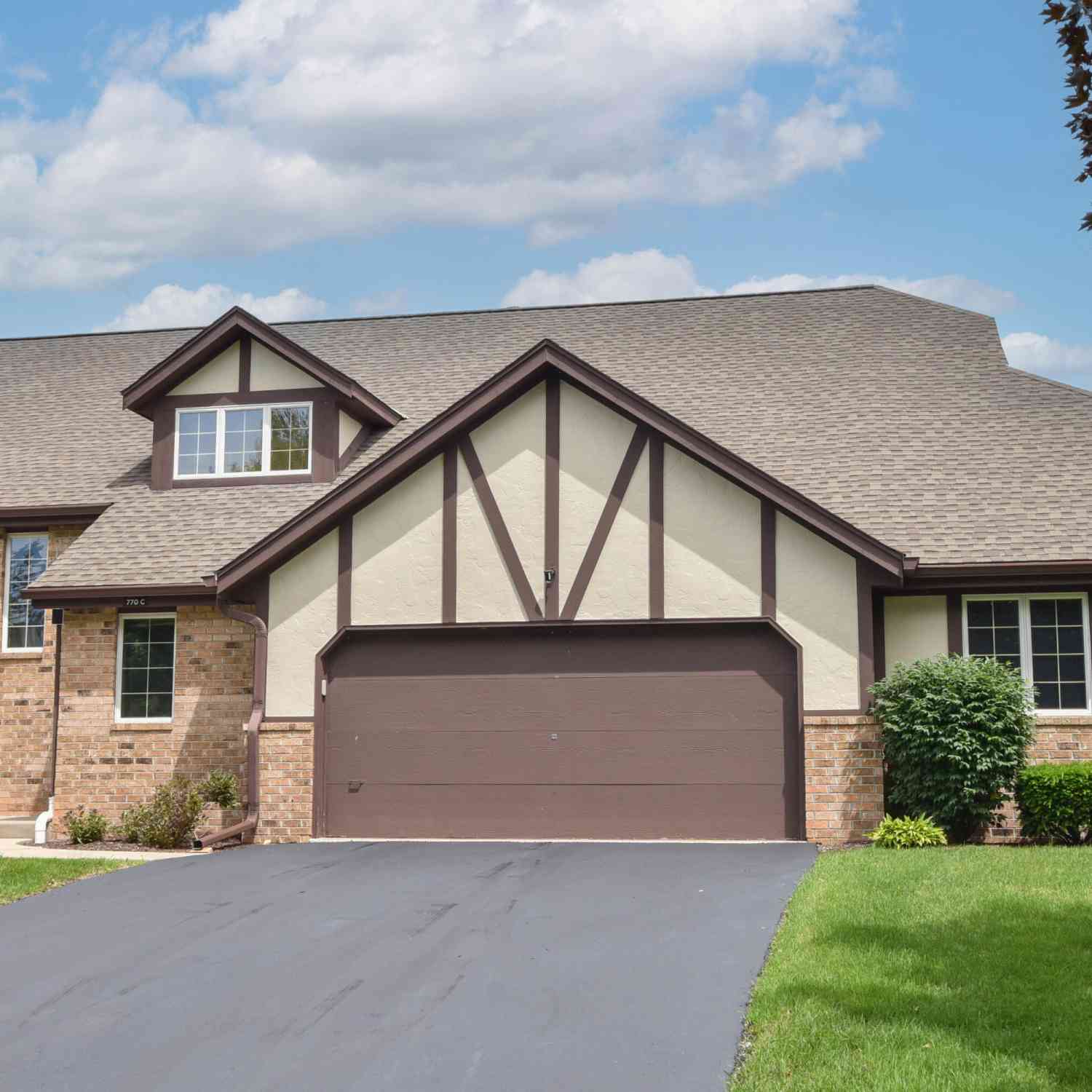 Condo For Sale - 770 Oakwood #C<br/> Brookfield, WI 53045