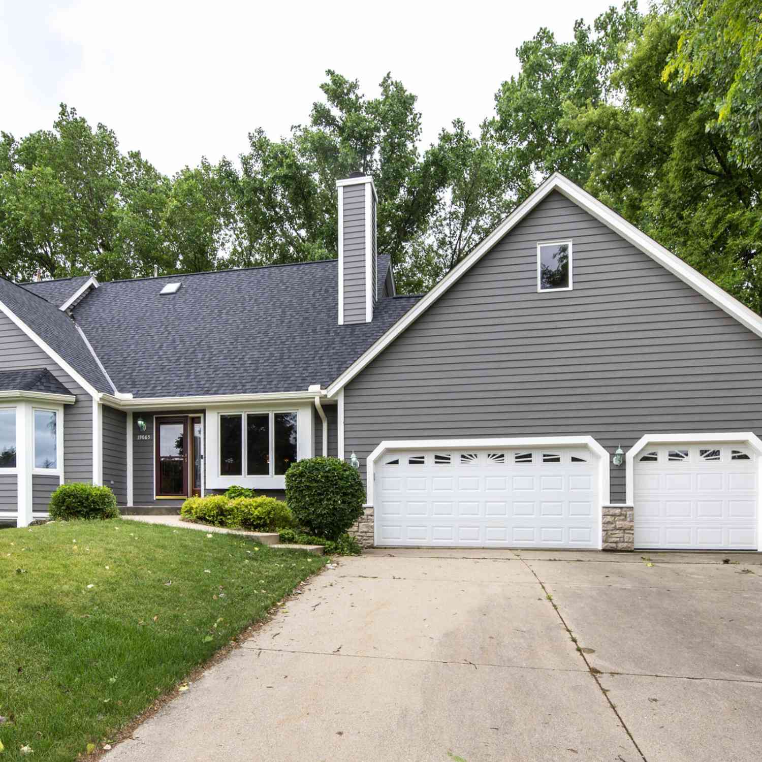 Condo For Sale - 19065 Hiview #2<br/> Waukesha County, Brookfield, WI 53045