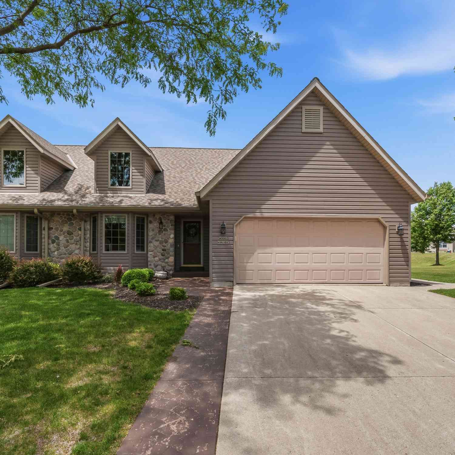 Condo For Sale - W203N16151 Pin Oak<br/> Washington County, Jackson, WI 53037