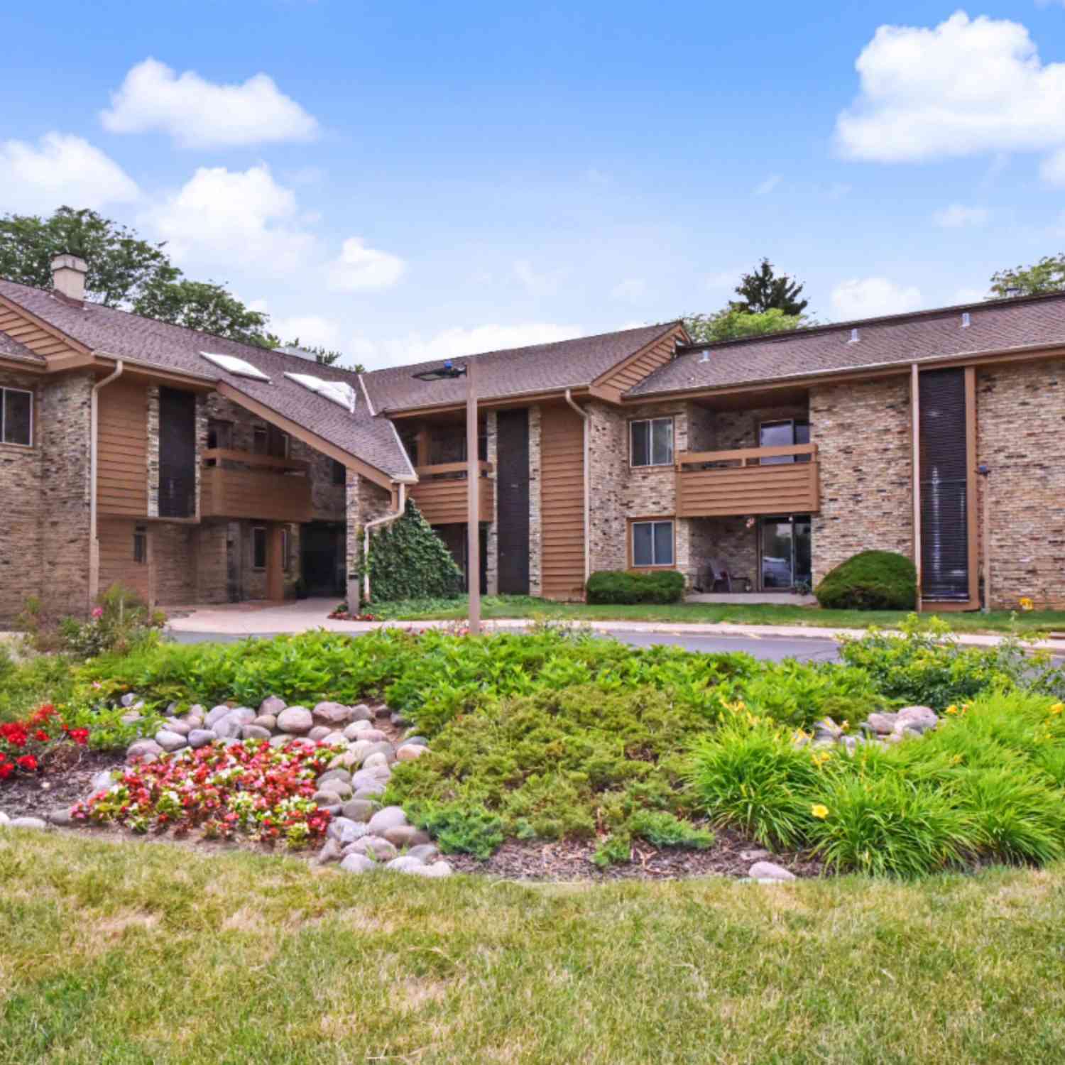 Condo For Sale - 2101 W Good Hope #111<br/> Glendale, WI 53209