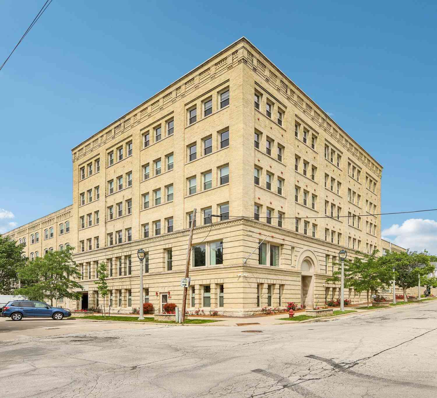 Condo For Sale - 904 E Pearson #122<br/> Milwaukee, WI 53202