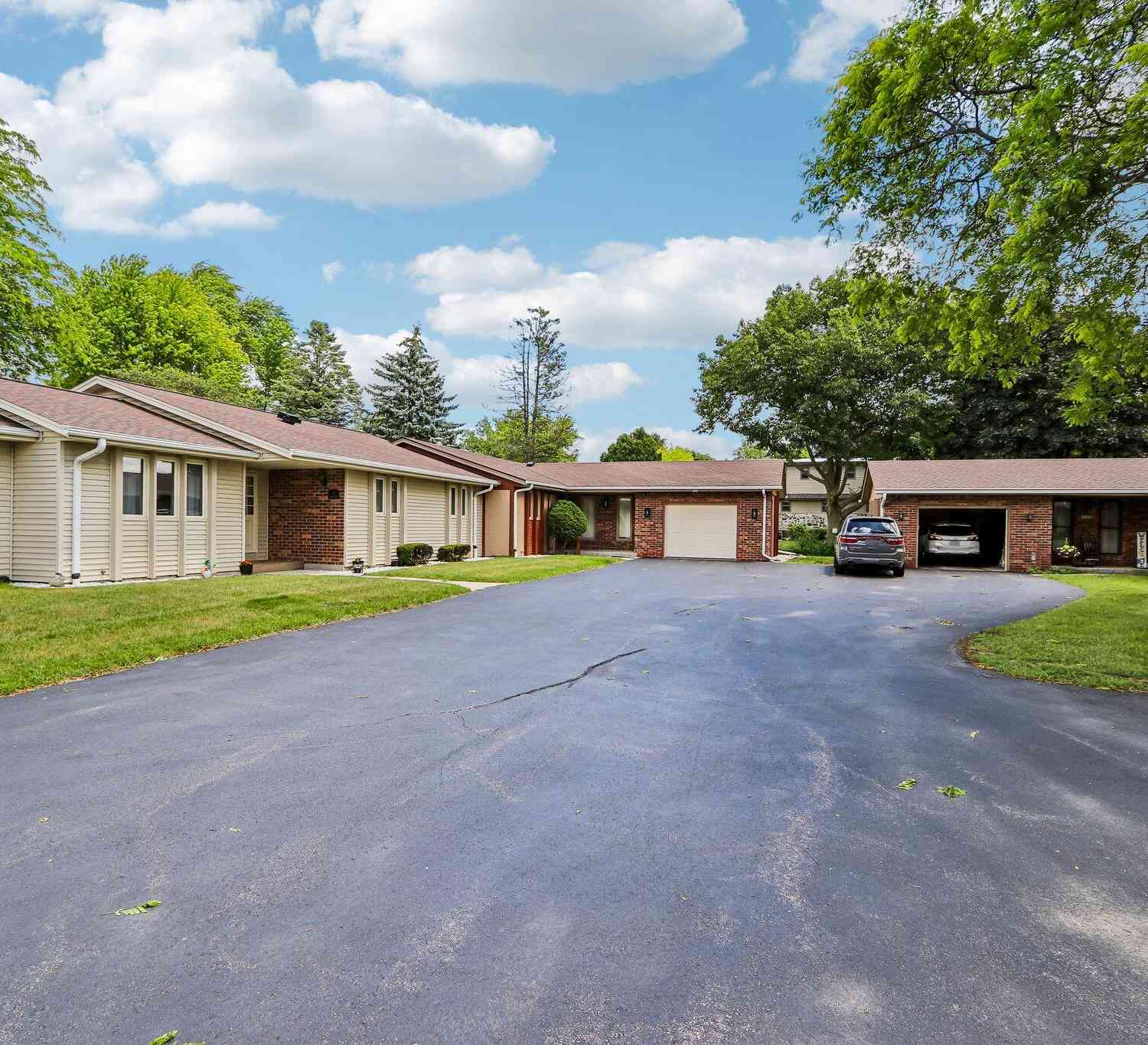 Condo For Sale - 715 Tamarack Dr E<br/> West Bend, WI 53095