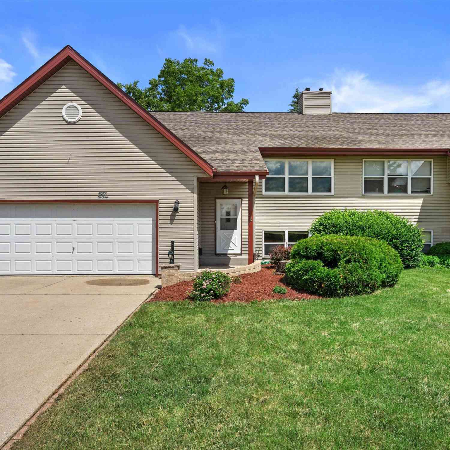 Condo For Sale - W245N6566 Bowling Green<br/> Sussex, WI 53089
