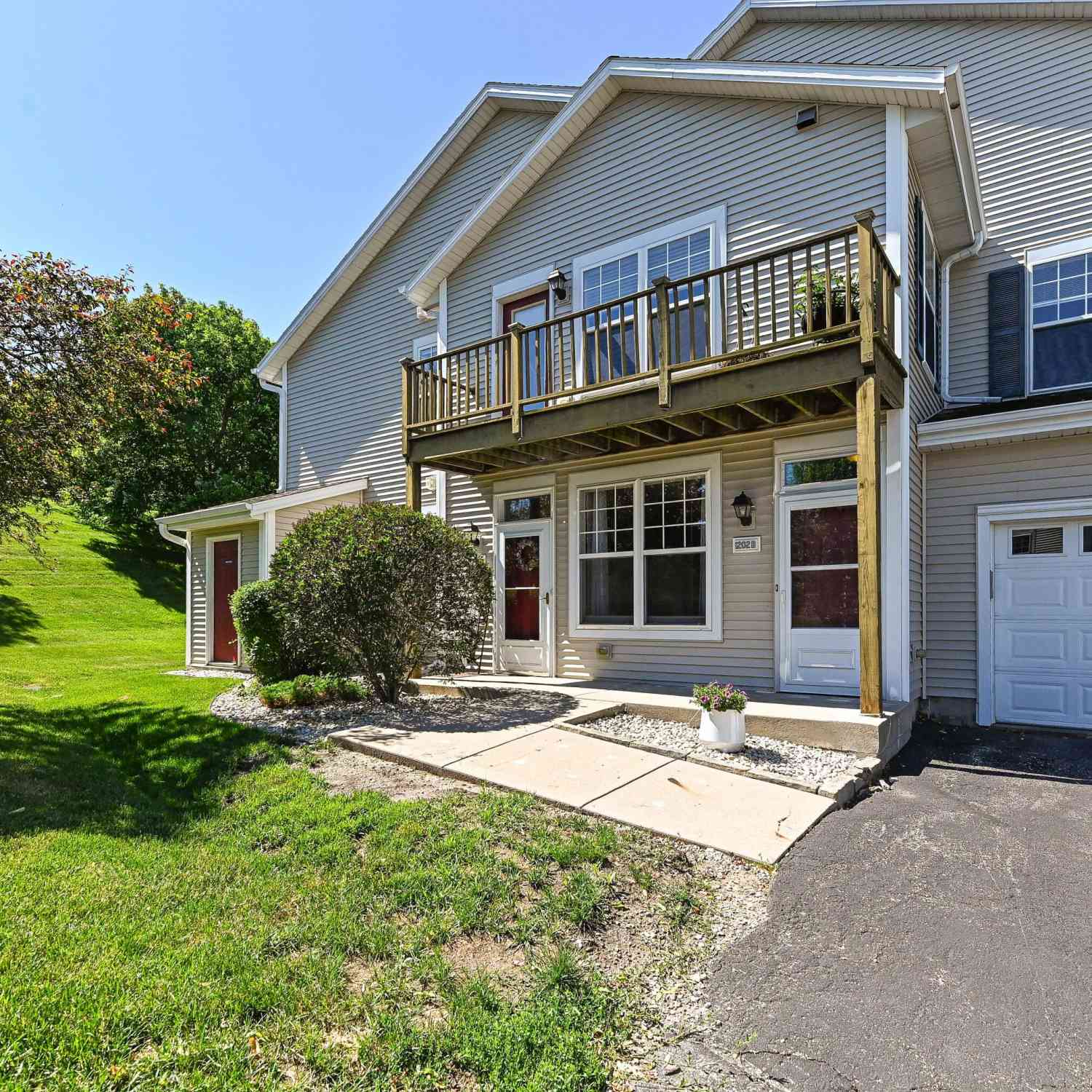 Condo For Sale - 1202 Woodbury #A<br/> Waukesha, WI 53189