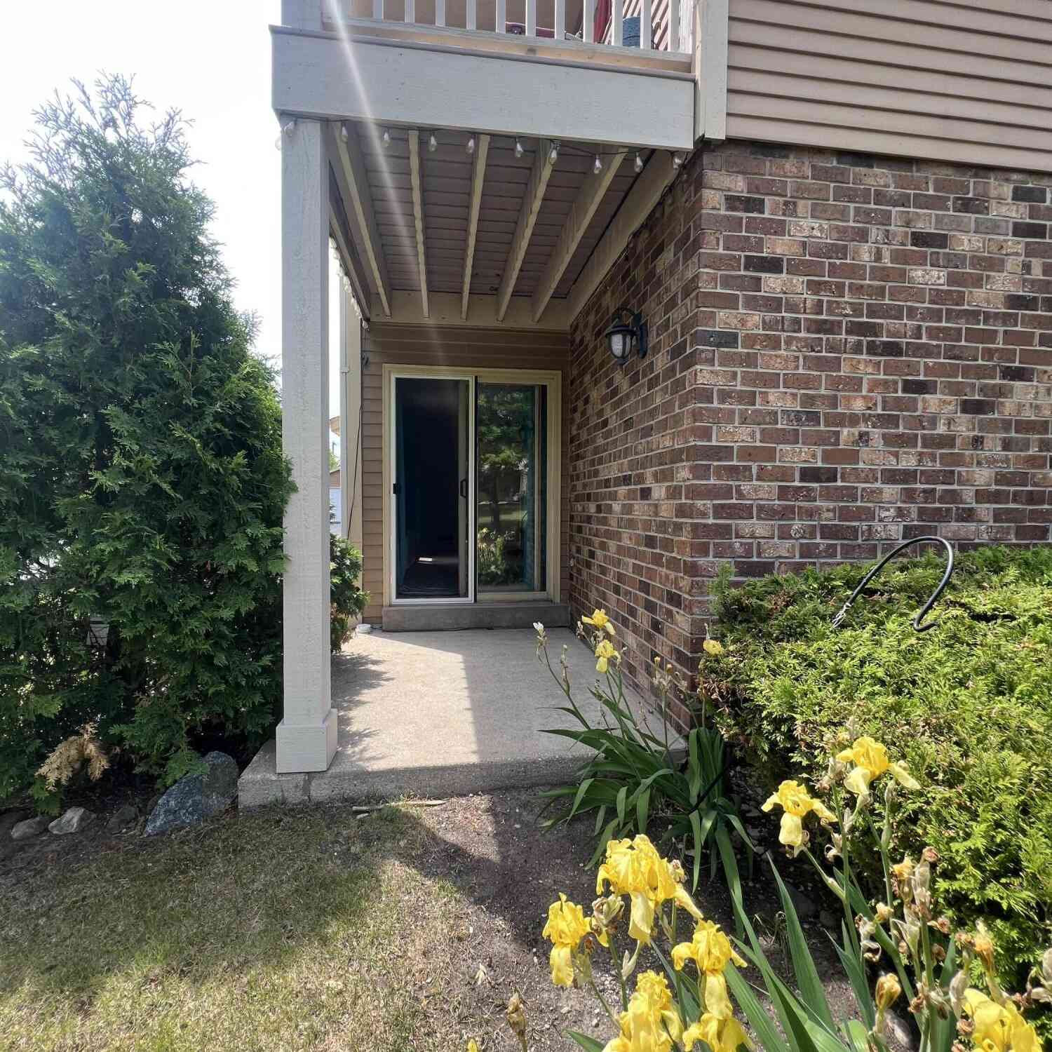 Condo For Sale - 4615 S Woodland<br/> Greenfield, WI 53220