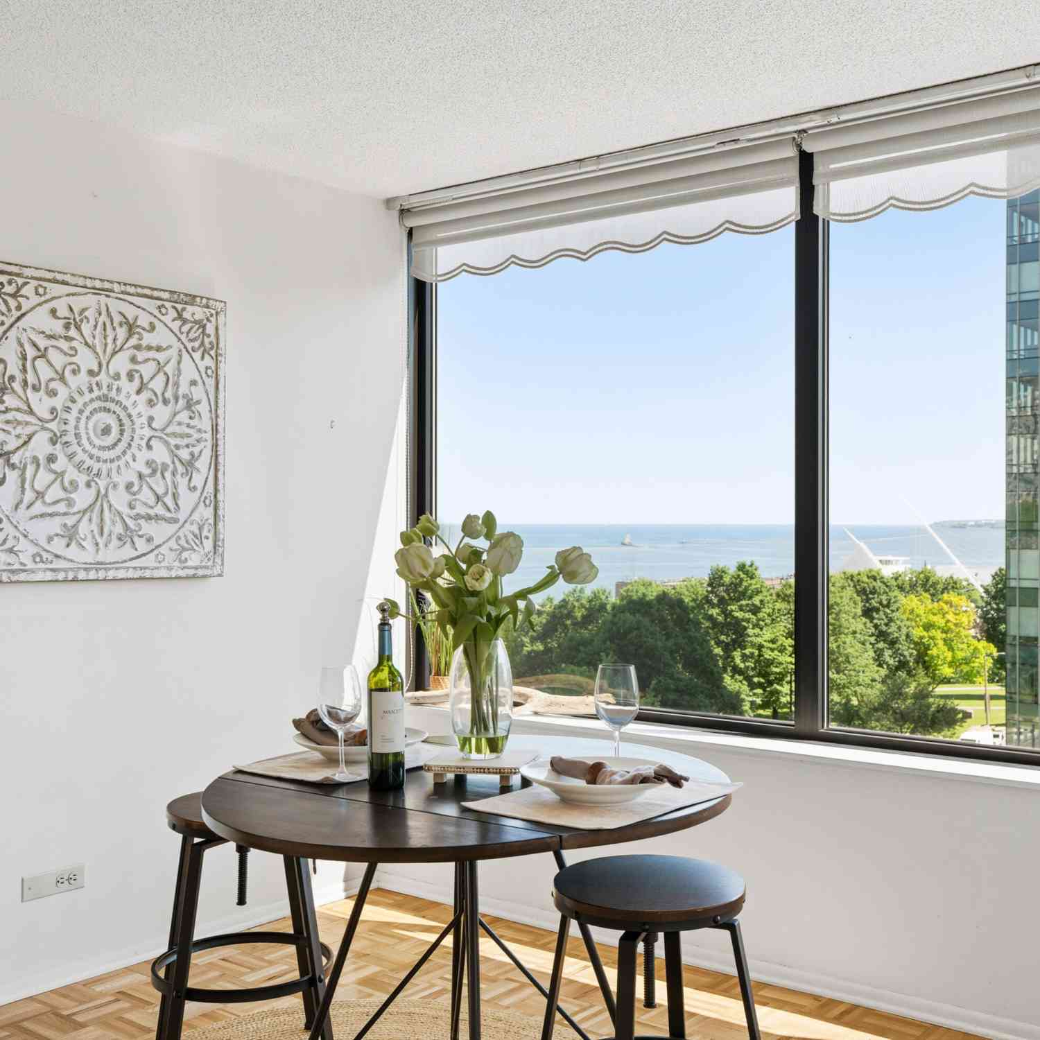 Condo For Sale - 929 N Astor #701<br/> Milwaukee, WI 53202