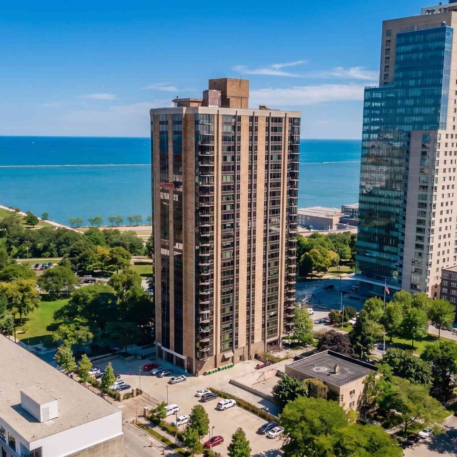 Condo For Sale - 929 N Astor #403<br/> Milwaukee, WI 53202