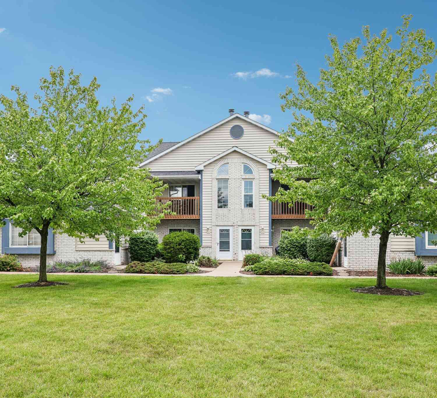 Condo For Sale - W240N2550 E Parkway Meadow #2<br/> Pewaukee, WI 53072