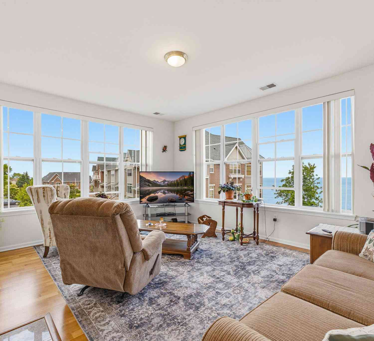 Condo For Sale - 3872 S Lake #209<br/> Milwaukee County, Saint Francis, WI 53235