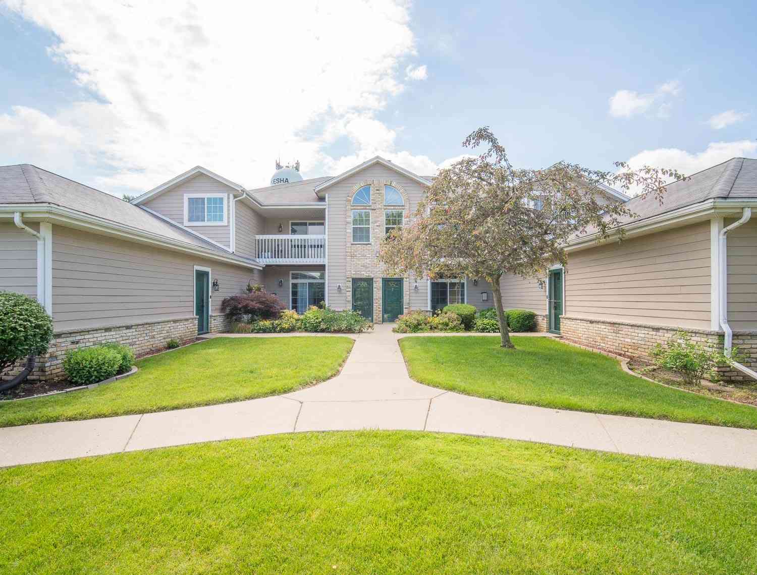 Condo For Sale - 1046 River Place #8<br/> Waukesha, WI 53189
