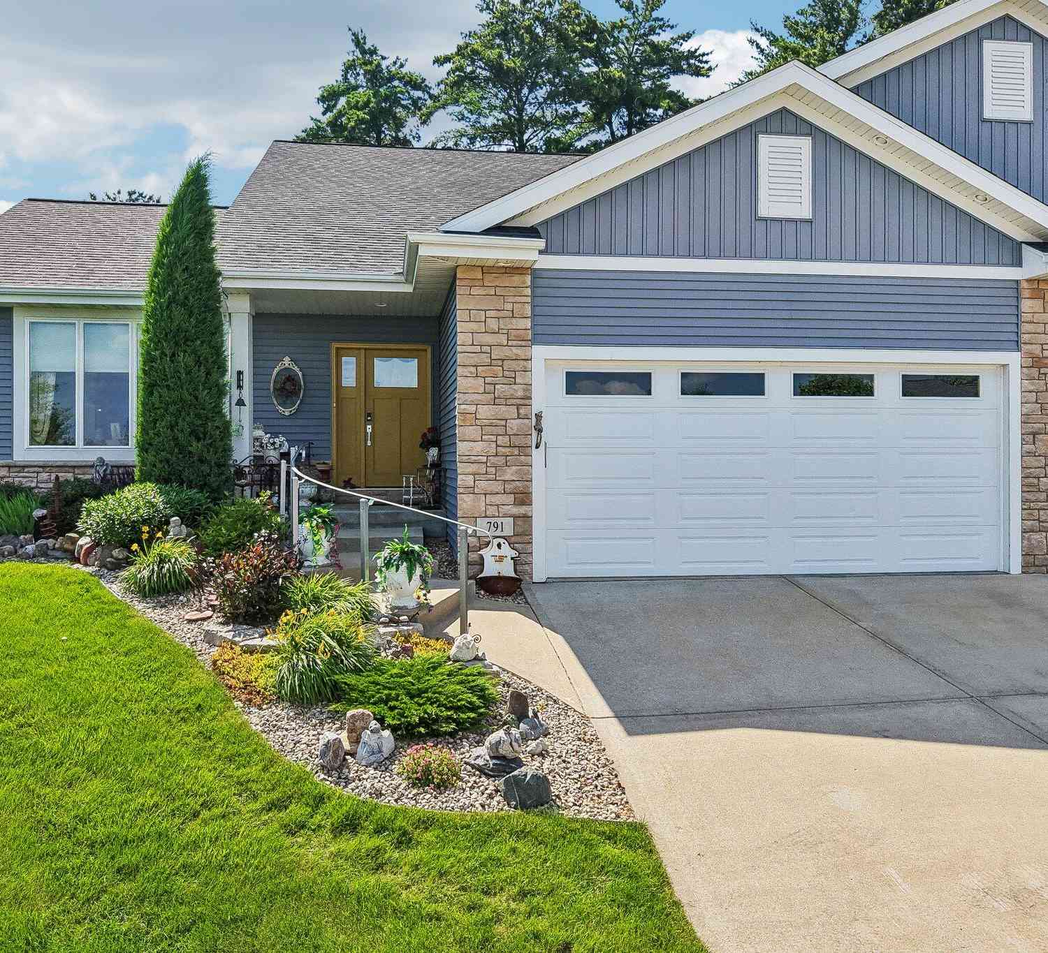 Condo For Sale - 791 Country View<br/> Lake Mills, WI 53551