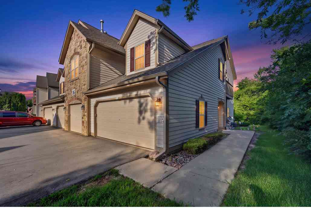 Condo For Sale - 2224 W Vista Bella<br/> Milwaukee County, Oak Creek, WI 53154