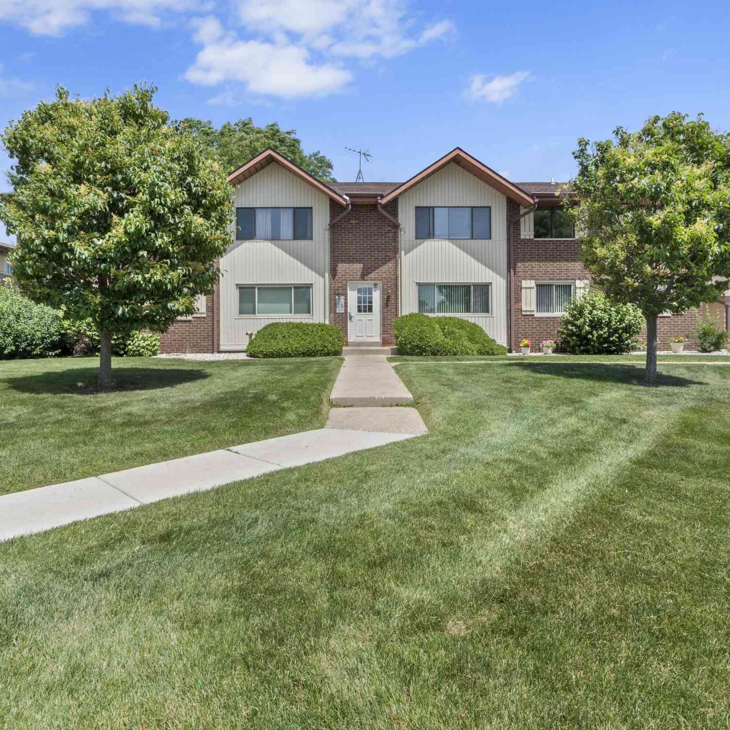 Condo For Sale - 10364 W Whitnall Edge #202<br/> Milwaukee County, Franklin, WI 53132