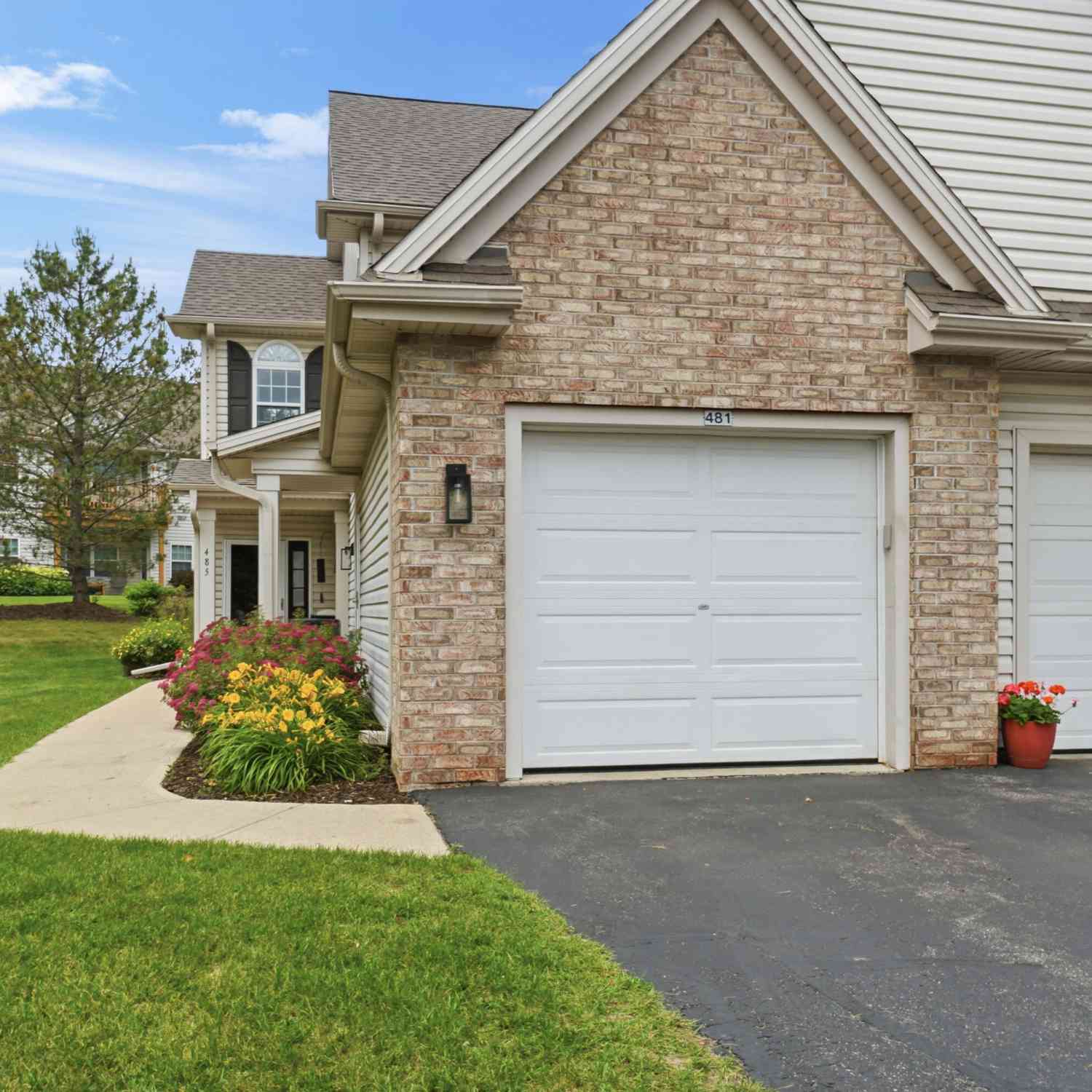 Condo For Sale - 481 Cedar<br/> Slinger, WI 53086