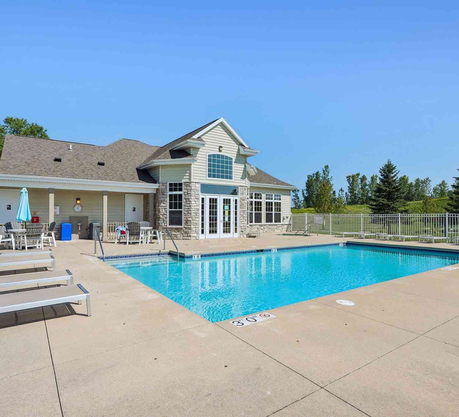 Condo For Sale - N17W26495 Meadowgrass #E<br/> Waukesha County, Pewaukee, WI 53072