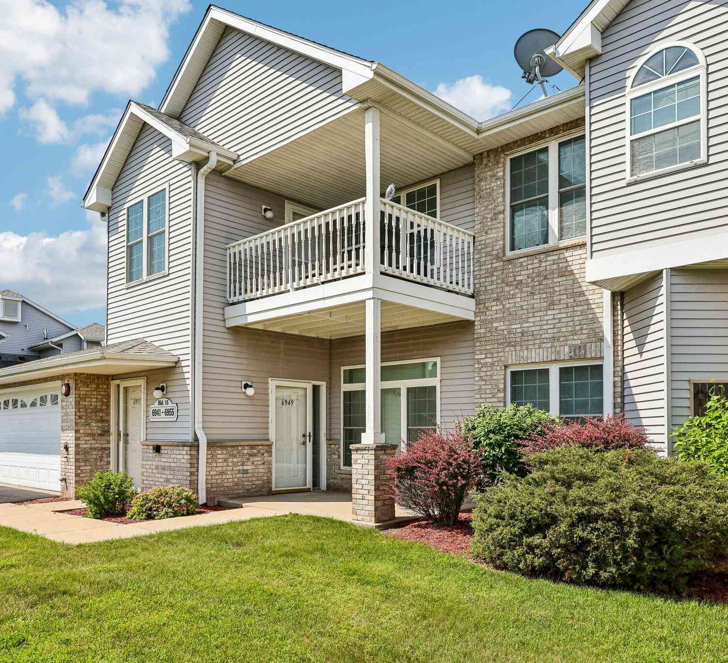 Condo For Sale - 6949 S Rolling Meadows<br/> Milwaukee County, Oak Creek, WI 53154