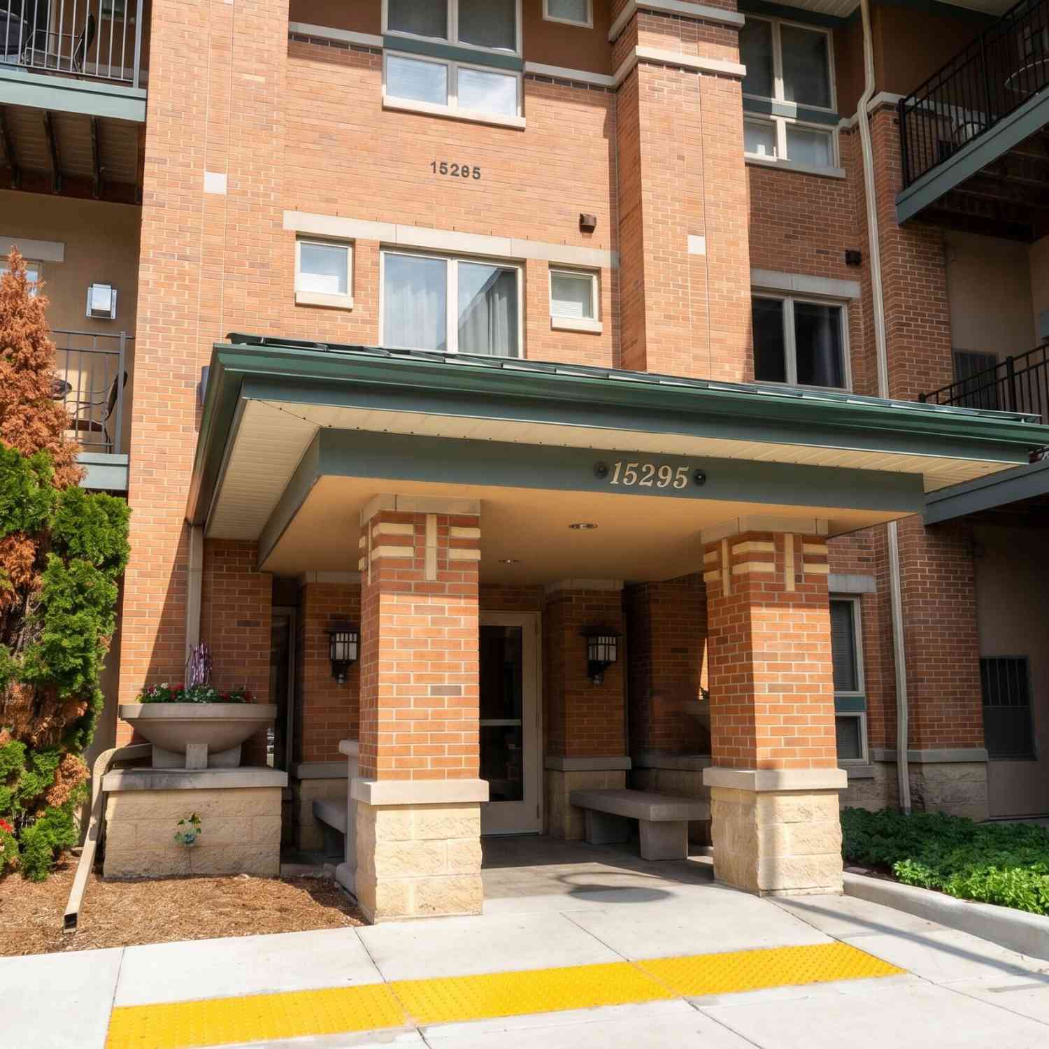 Condo For Sale - 15295 W Library #213<br/> New Berlin, WI 53151