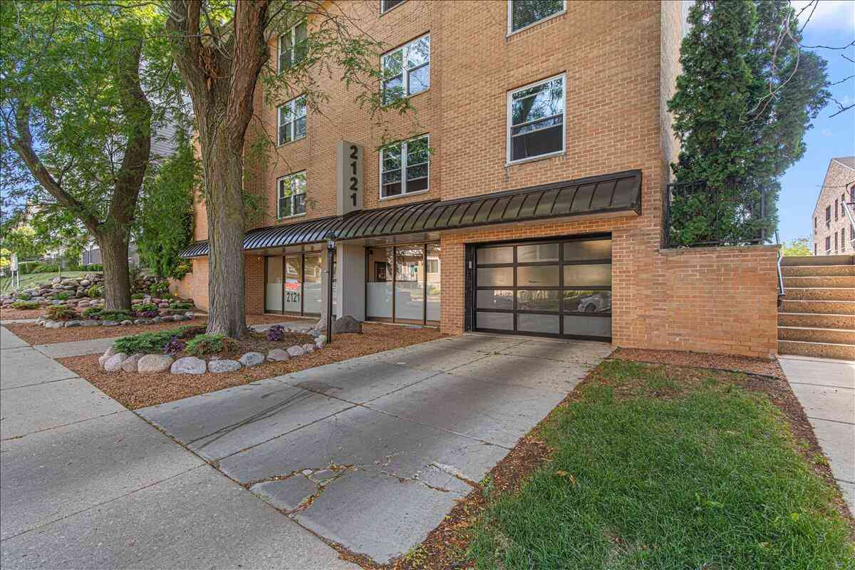 Condo For Sale - 2121 N Cambridge #302<br/> Milwaukee County, Milwaukee, WI 53202