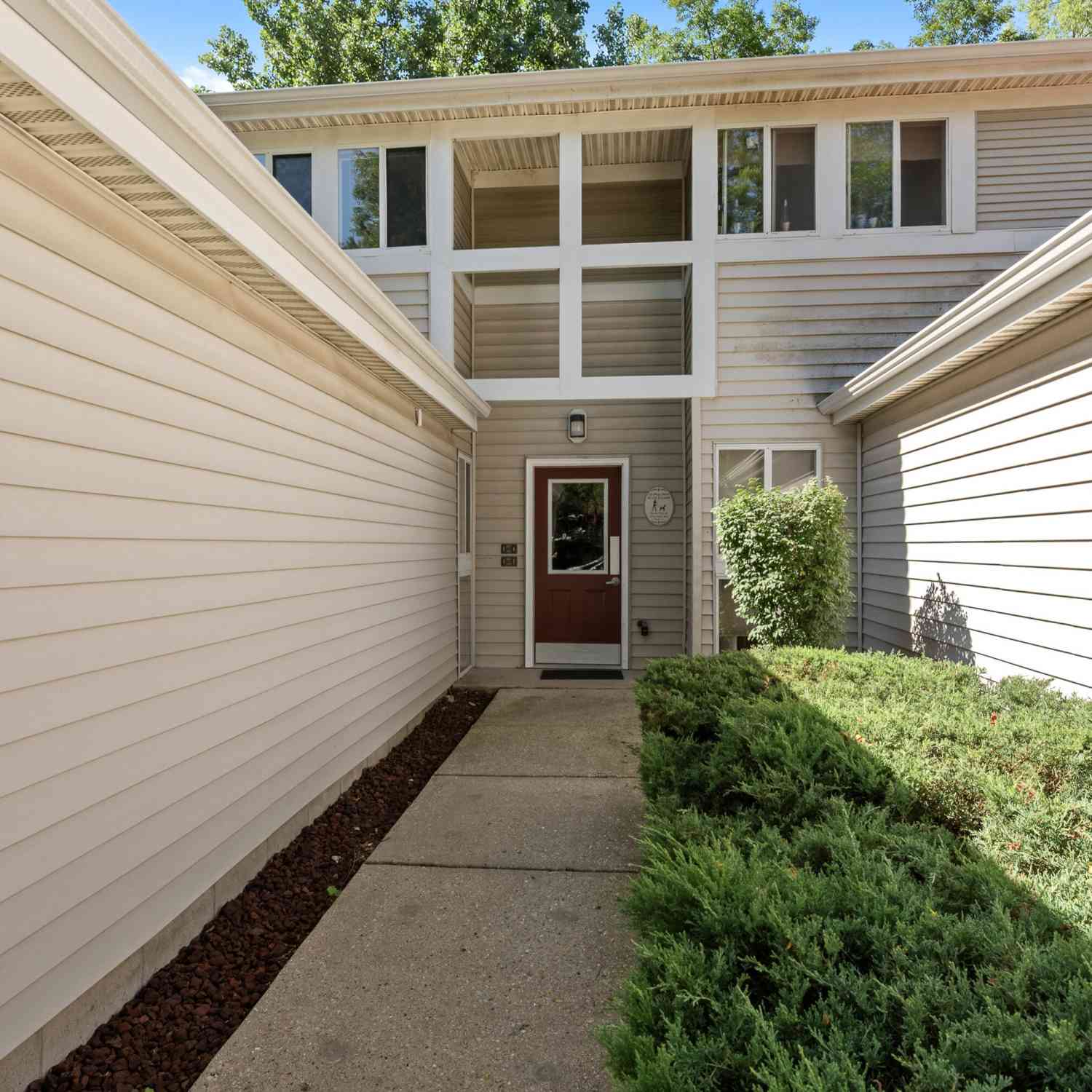 Condo For Sale - 817 W Puetz<br/> Milwaukee County, Oak Creek, WI 53154