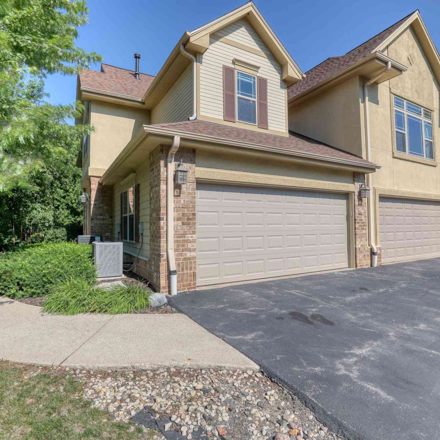 Condo For Sale - 8667 S Deerwood<br/> Franklin, WI 53132