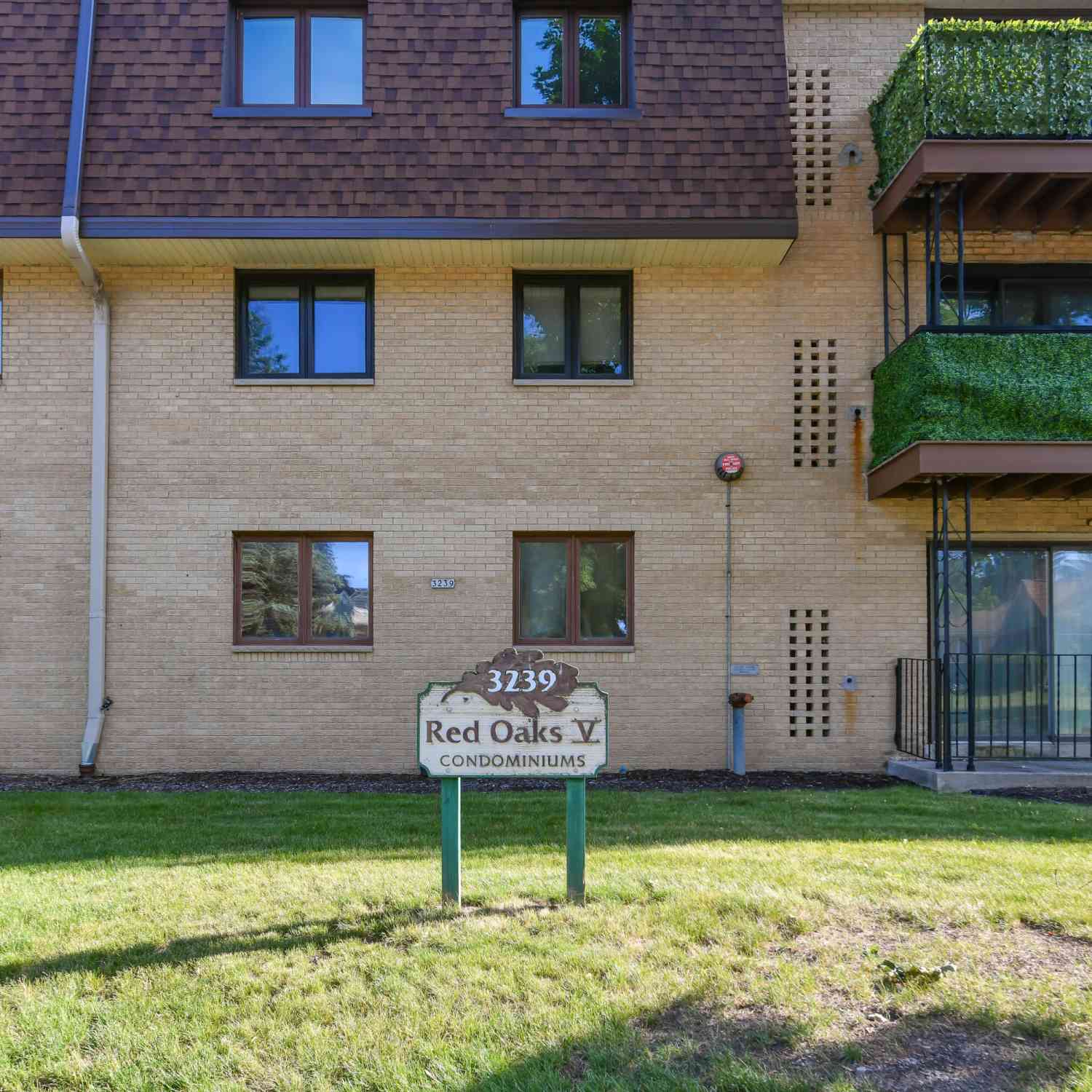 Condo For Sale - 3239 S 58th #111<br/> Milwaukee County, Milwaukee, WI 53219