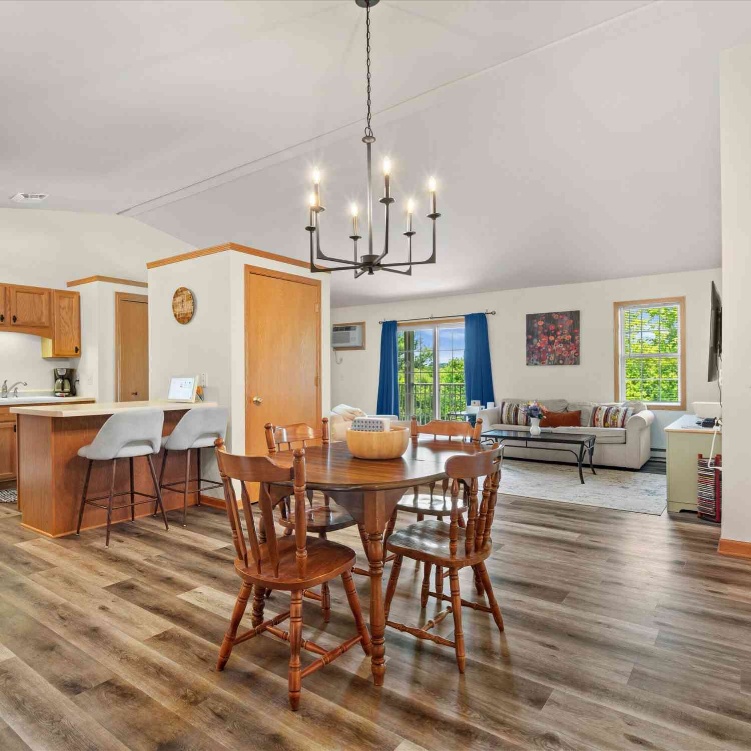 Condo For Sale - 1619 Goldenrod<br/> Washington County, West Bend, WI 53095