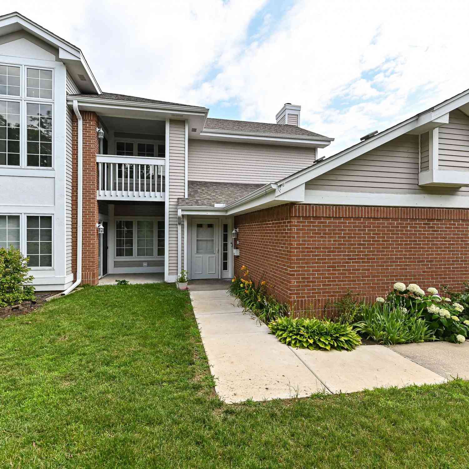 Condo For Sale - 9111 Westlake<br/> Greendale, WI 53129