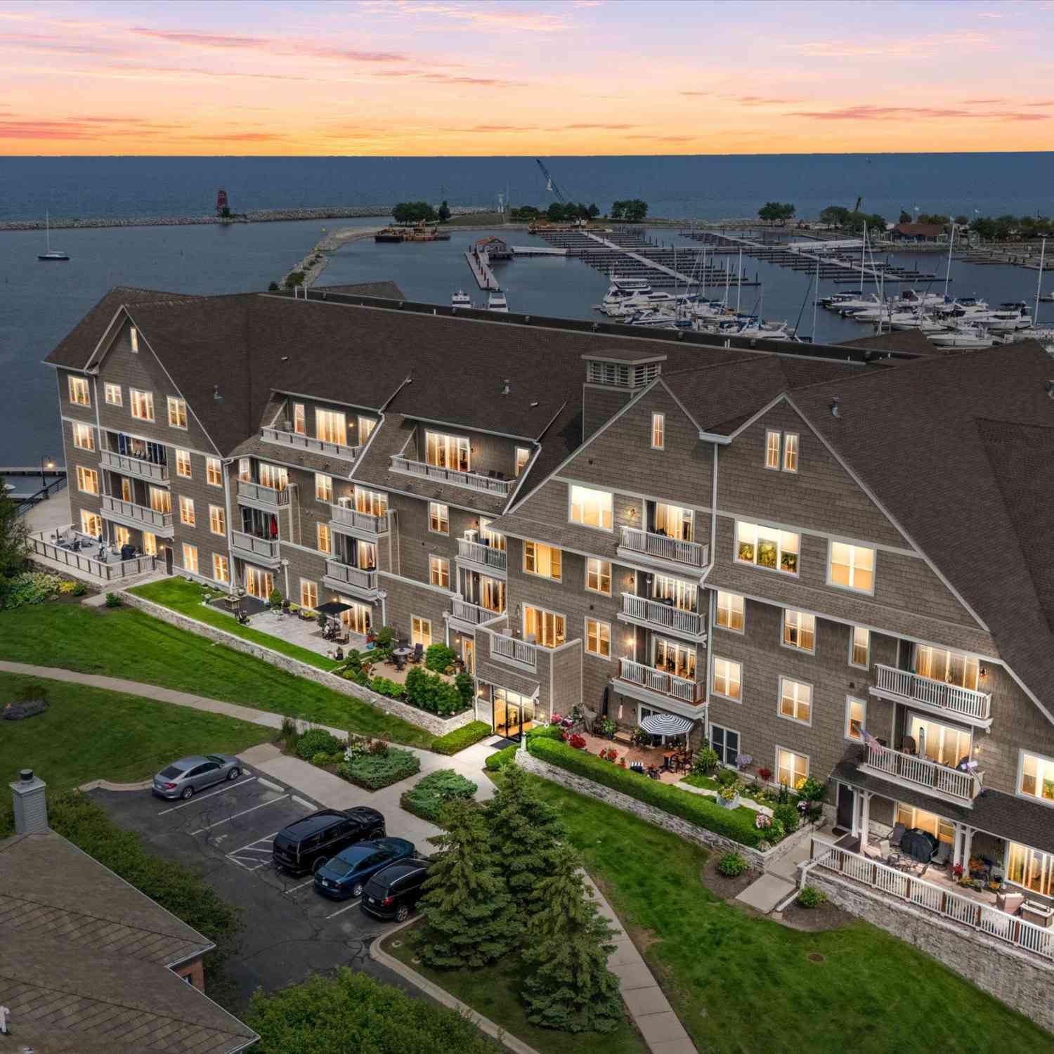 Condo For Sale - 4 Gaslight #111<br/> Racine County, Racine, WI 53403