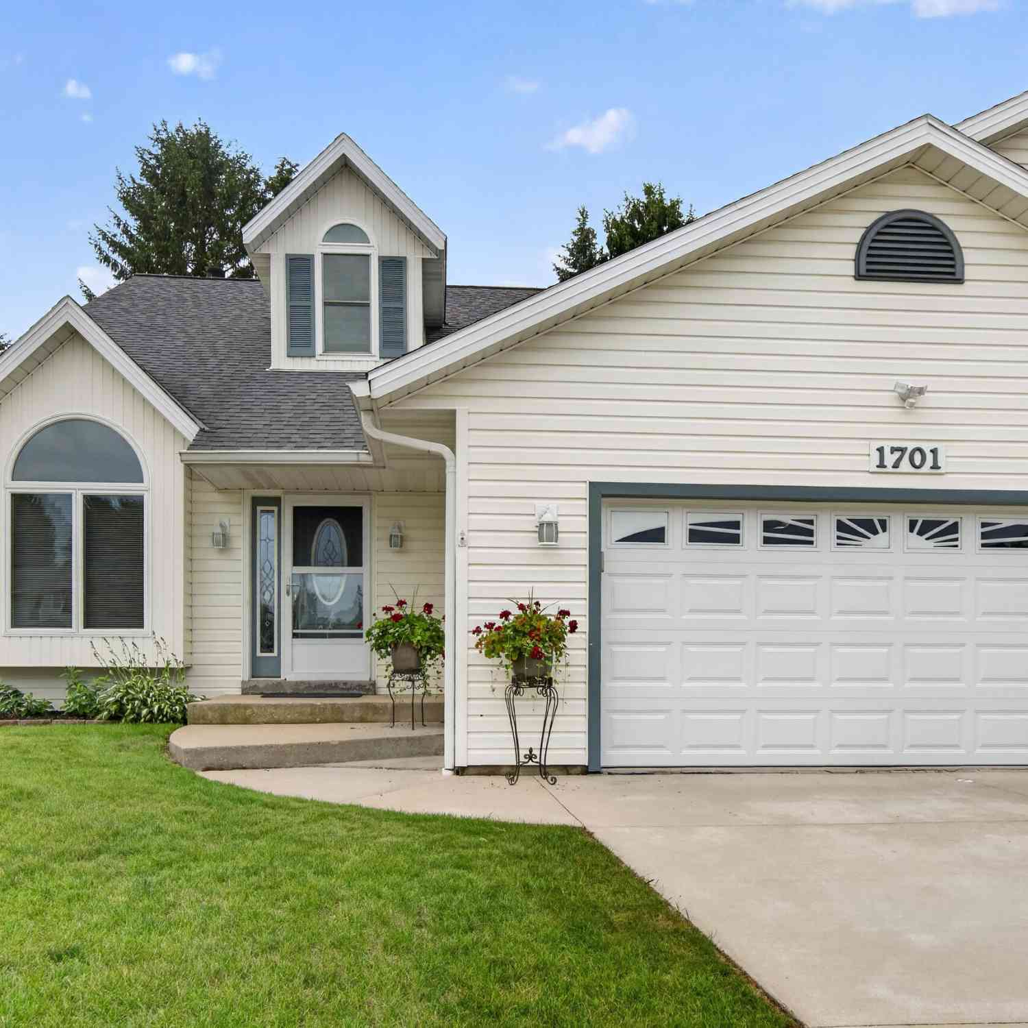 Condo For Sale - 1701 Carrie<br/> Washington County, West Bend, WI 53095