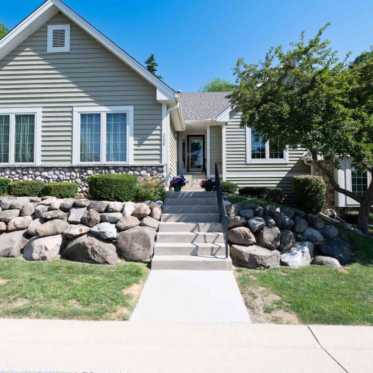 Condo For Sale - 208 Endfield<br/> Waukesha, WI 53186