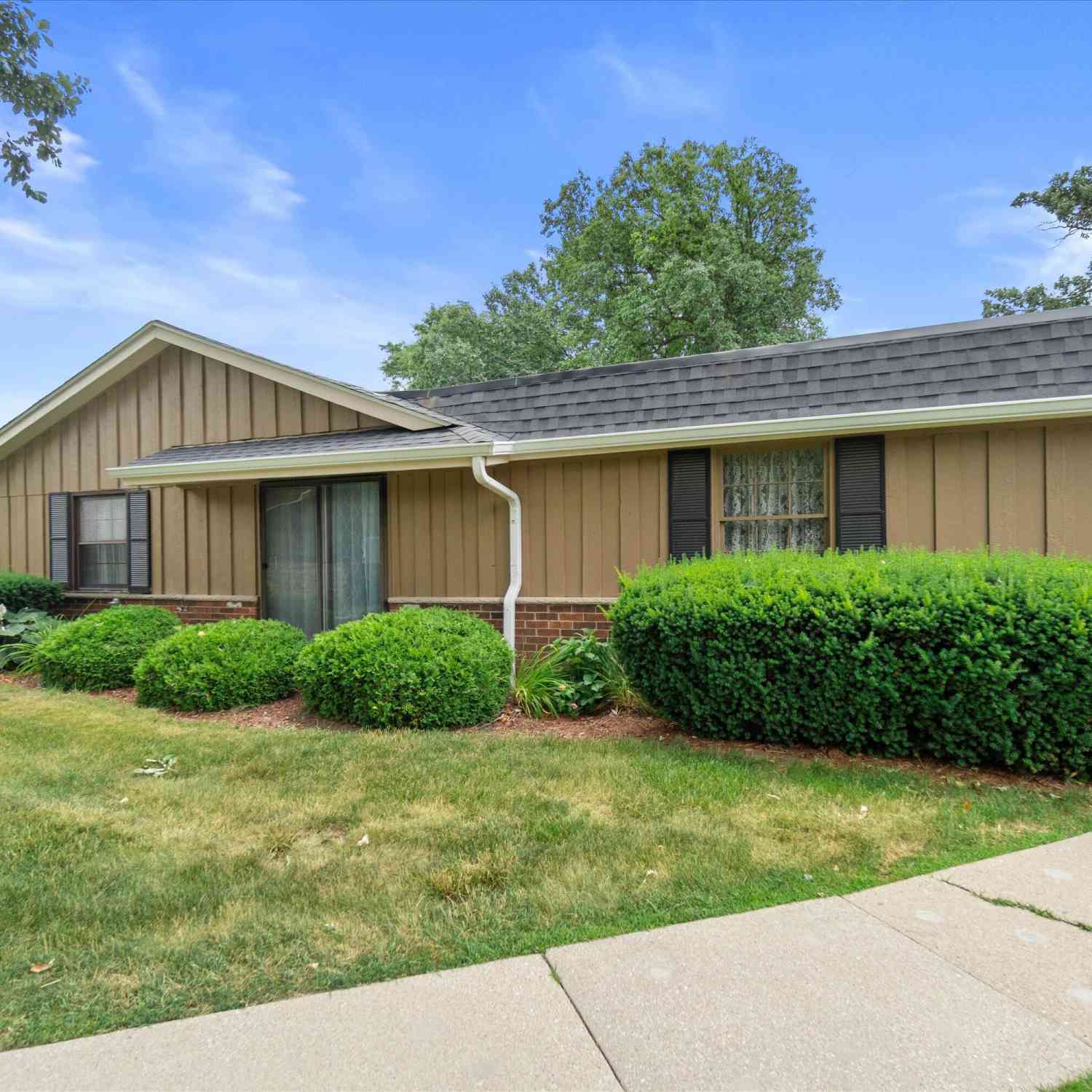 Condo For Sale - 5228 Woodbridge #5228<br/> Greenfield, WI 53221
