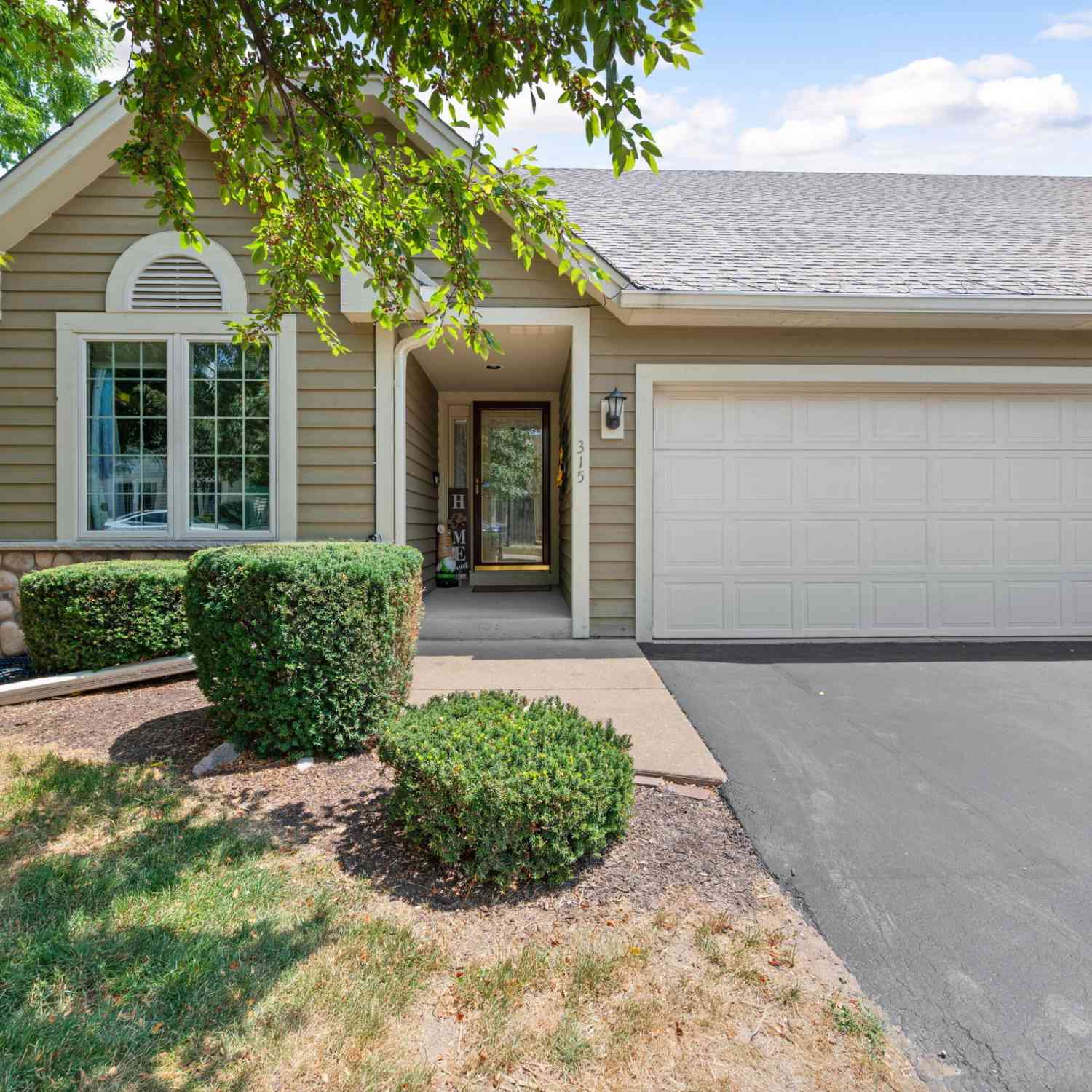 Condo For Sale - 315 Endfield #37<br/> Waukesha, WI 53186