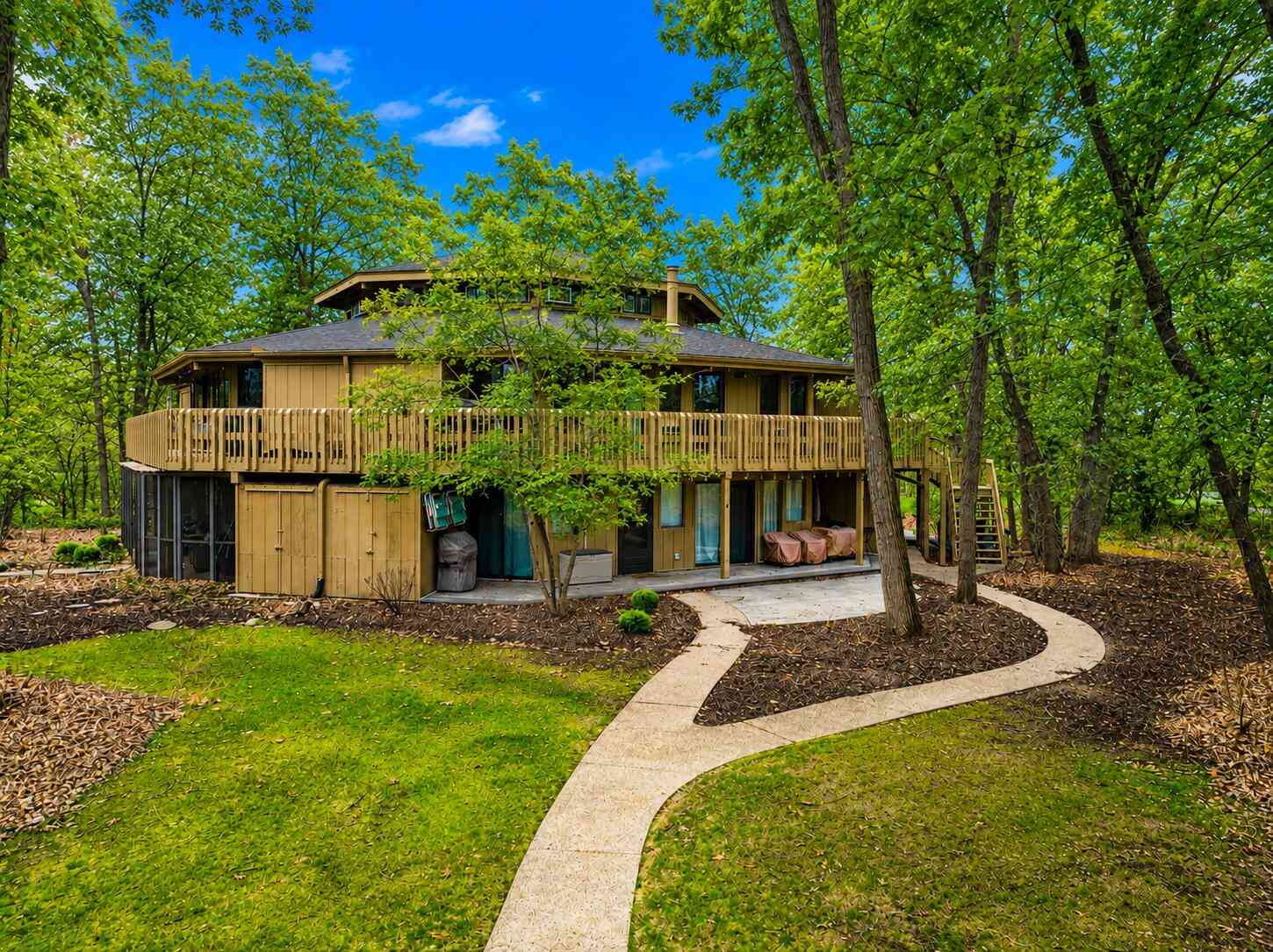 Condo For Sale - 404 Deerpath #F<br/> Fontana, WI 53125