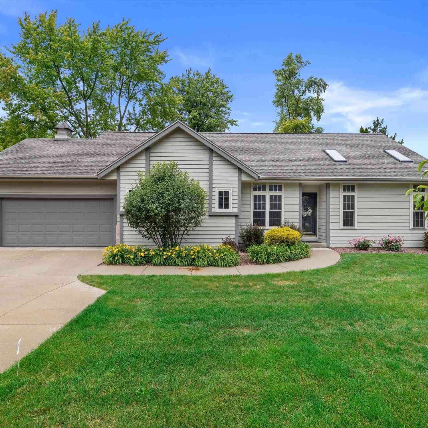 Condo For Sale - W232N3080 Emerald #B<br/> Pewaukee, WI 53072
