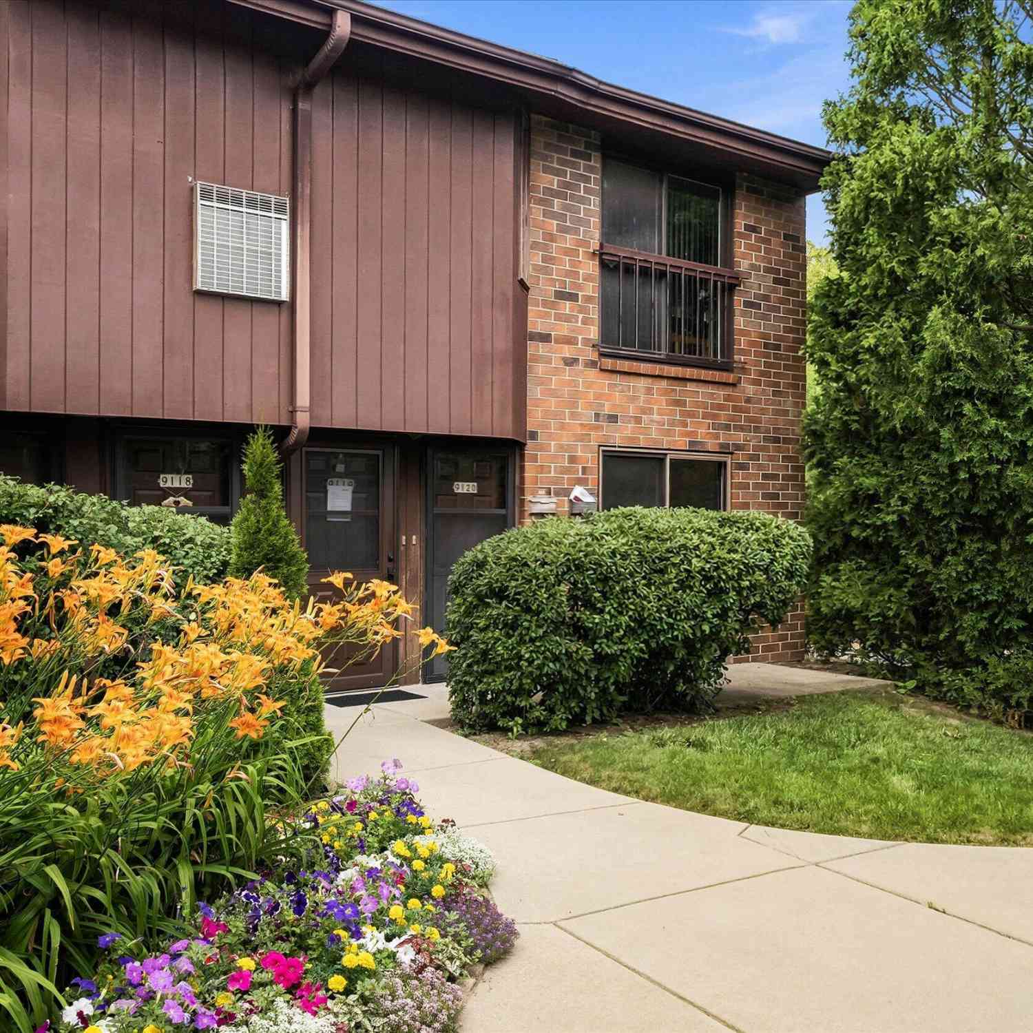 Condo For Sale - 9120 N Park Plaza #9120<br/> Brown Deer, WI 53223