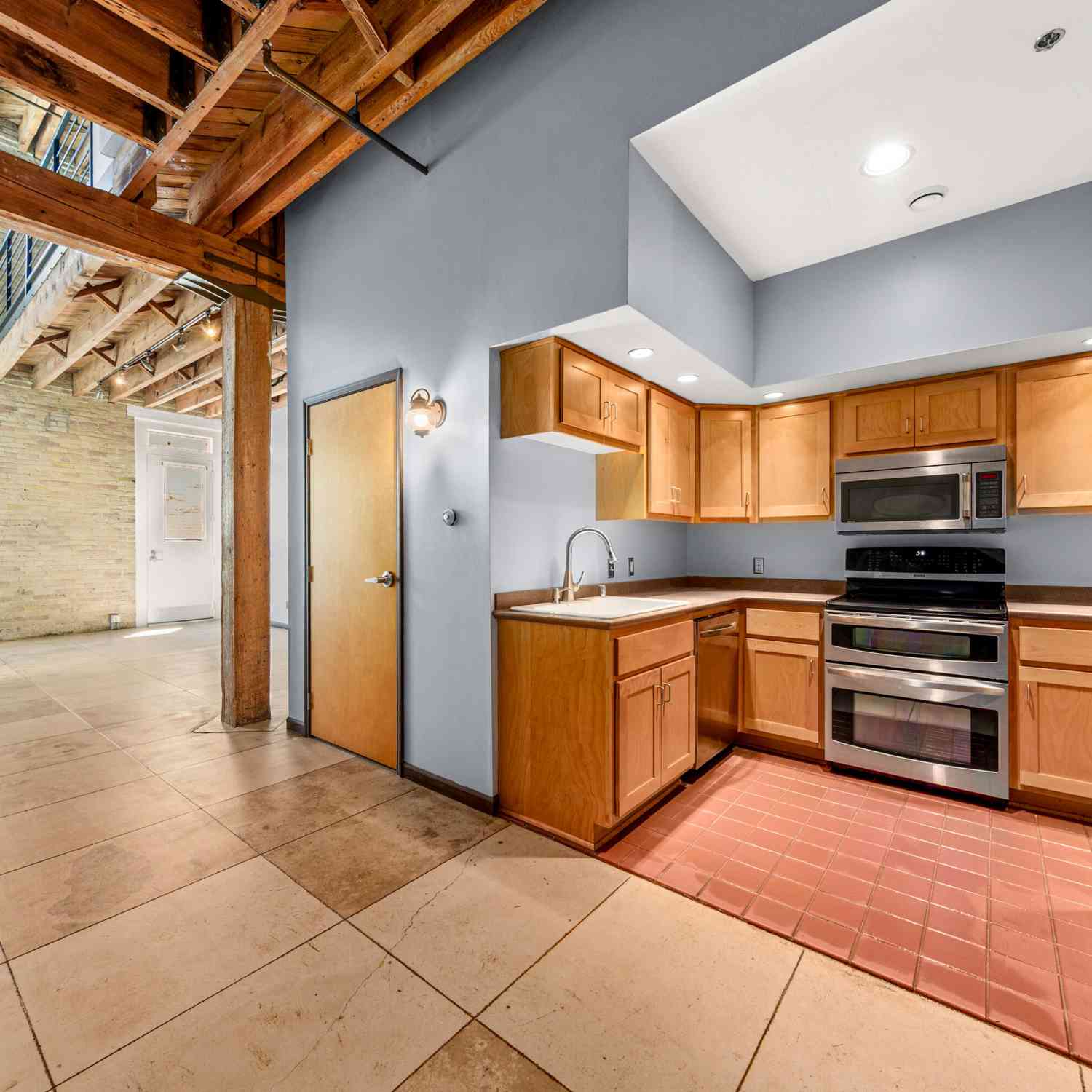 Condo For Sale - 904 E Pearson #115<br/> Milwaukee, WI 53202