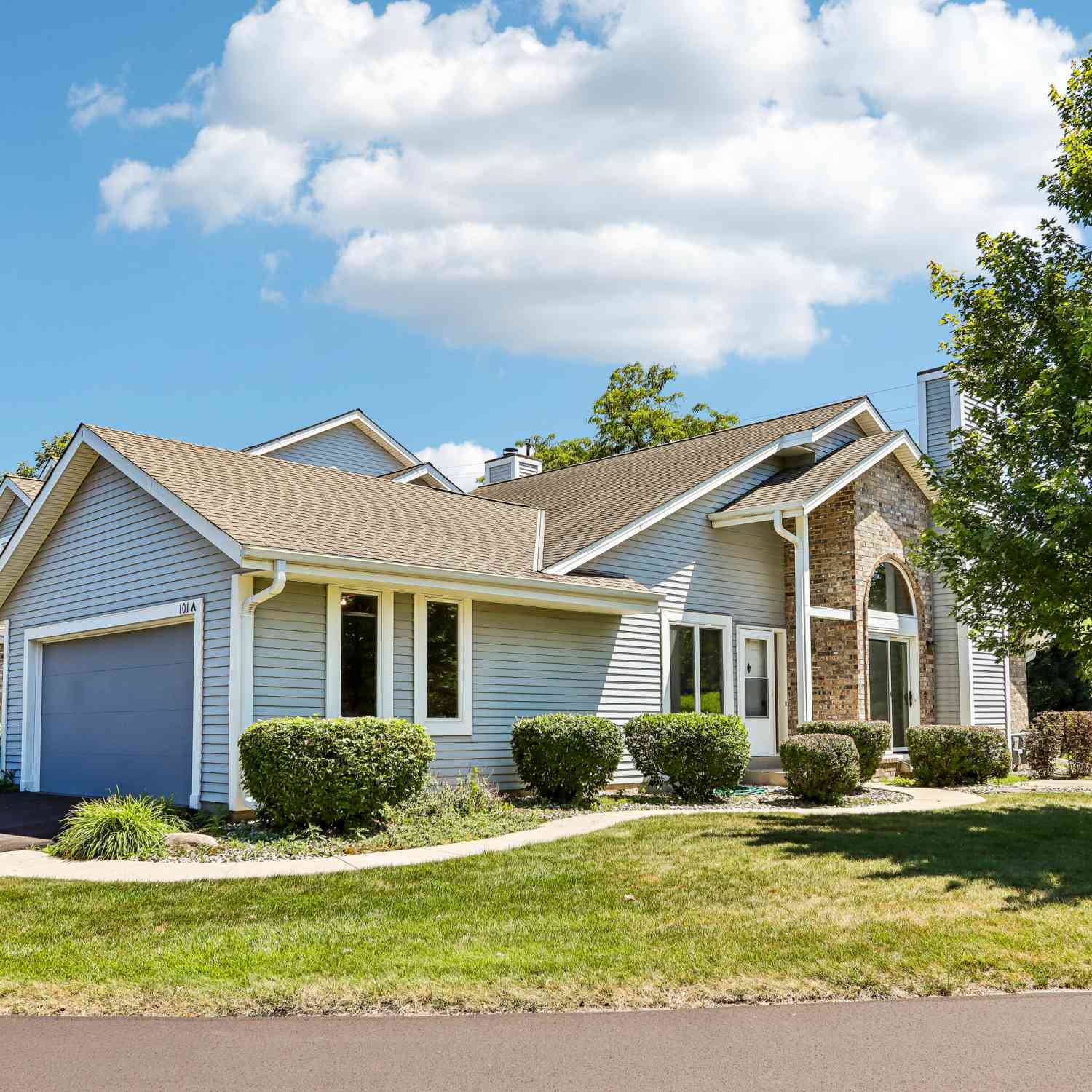 Condo For Sale - 101 E Sutton #A<br/> Waukesha County, Waukesha, WI 53188