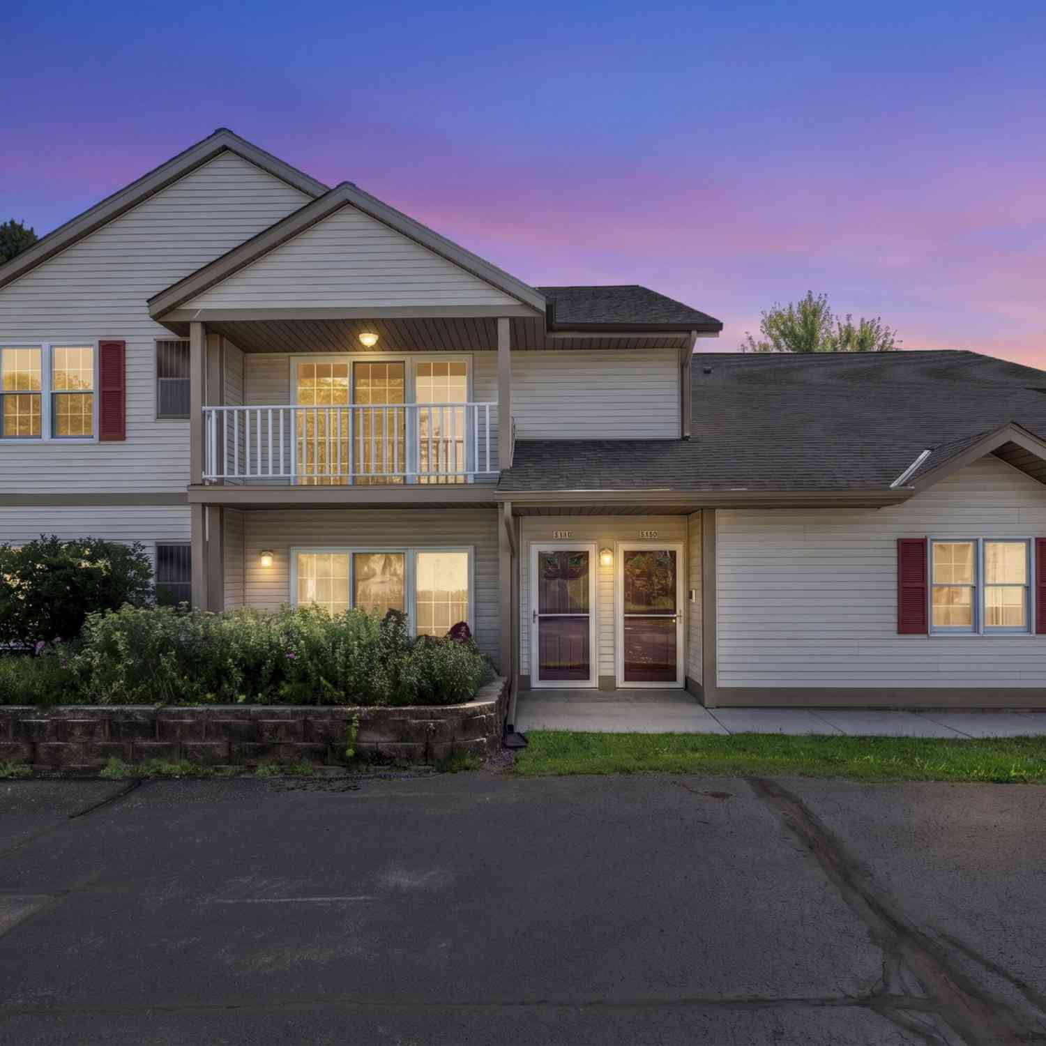 Condo For Sale - 206 Bur Oak #C<br/> Grafton, WI 53024