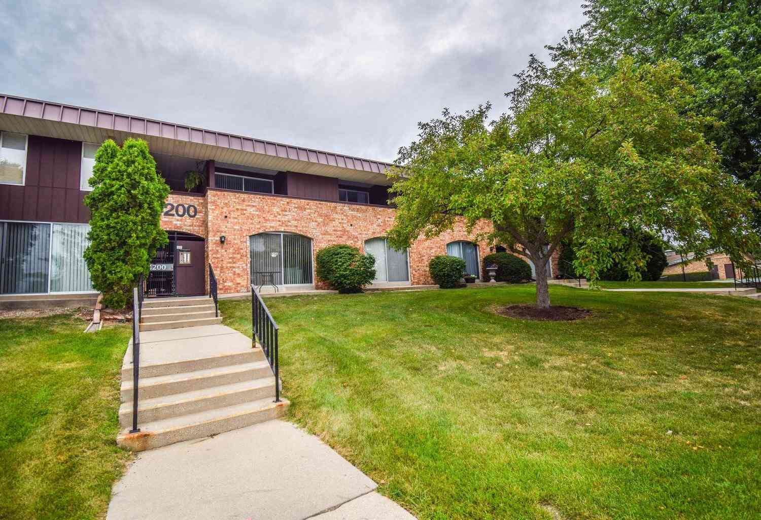 Condo For Sale - 4200 W Rivers Edge #7<br/> Milwaukee County, Brown Deer, WI 53209