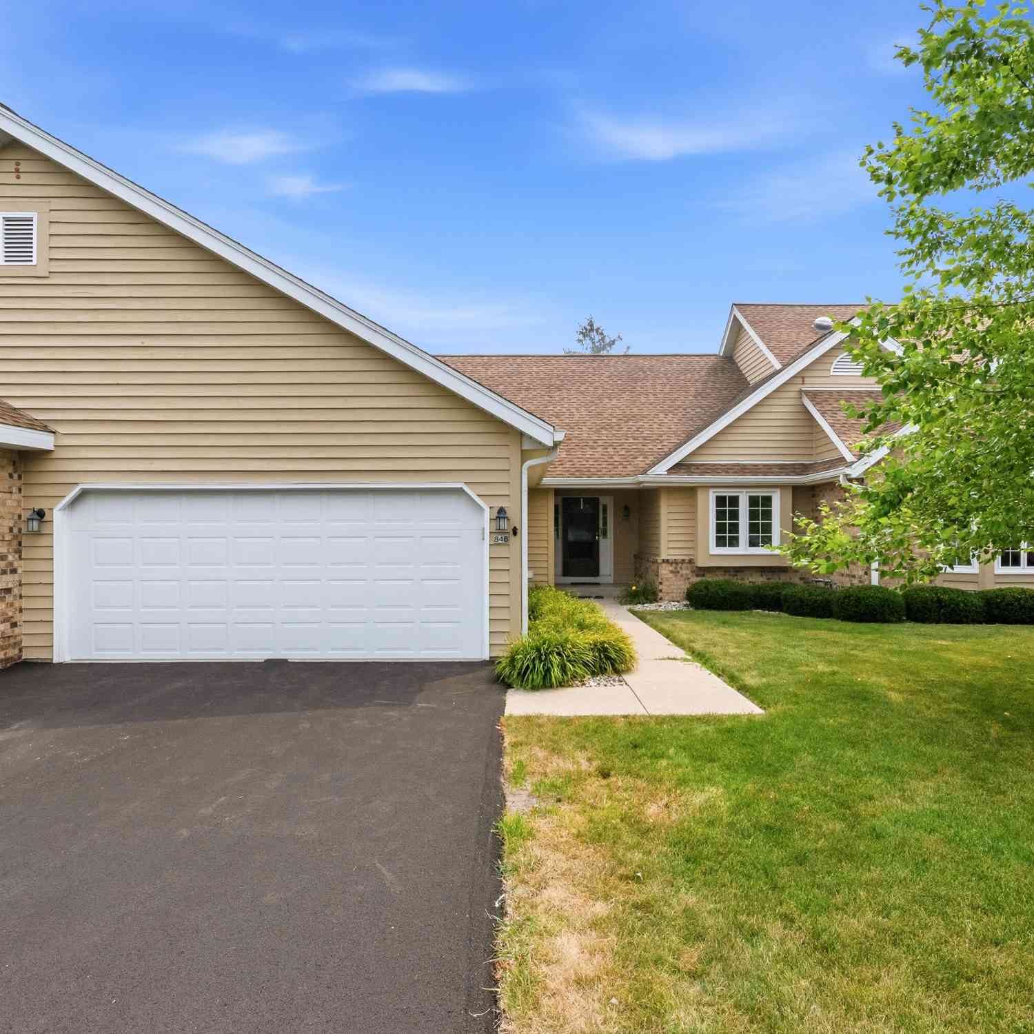 Condo For Sale - 846 Shoal #A<br/> Racine County, Waterford, WI 53185