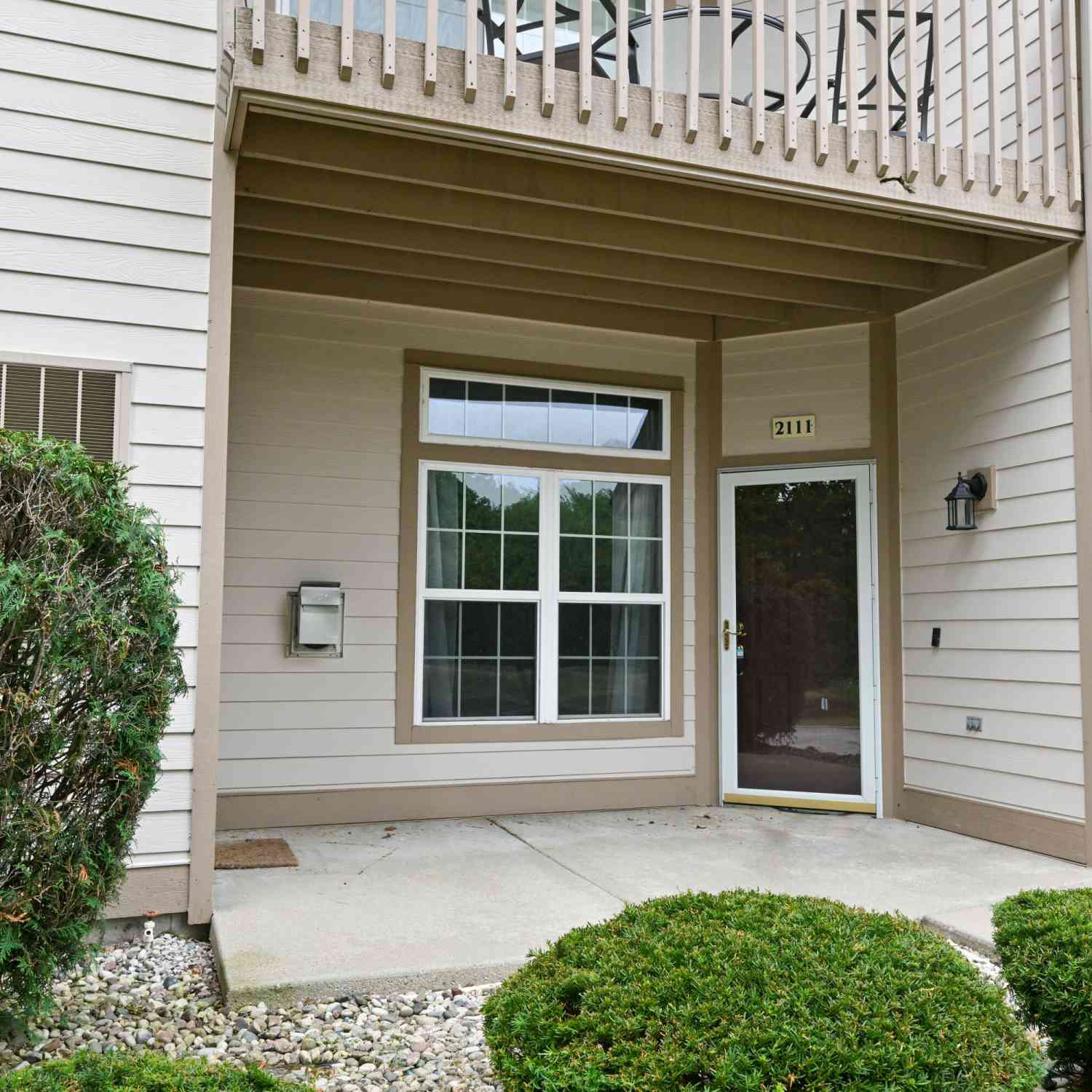 Condo For Sale - 2111 W Vista Bella<br/> Oak Creek, WI 53154