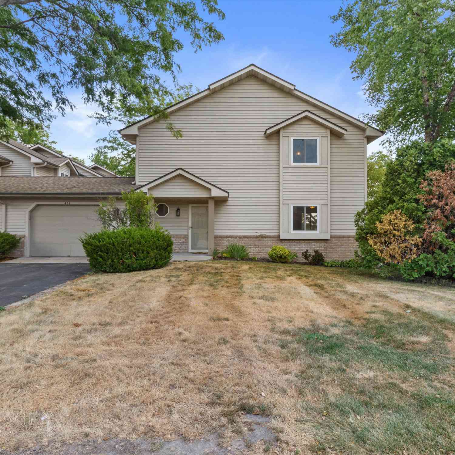 Condo For Sale - 422 Meadowridge<br/> Lake Mills, WI 53551