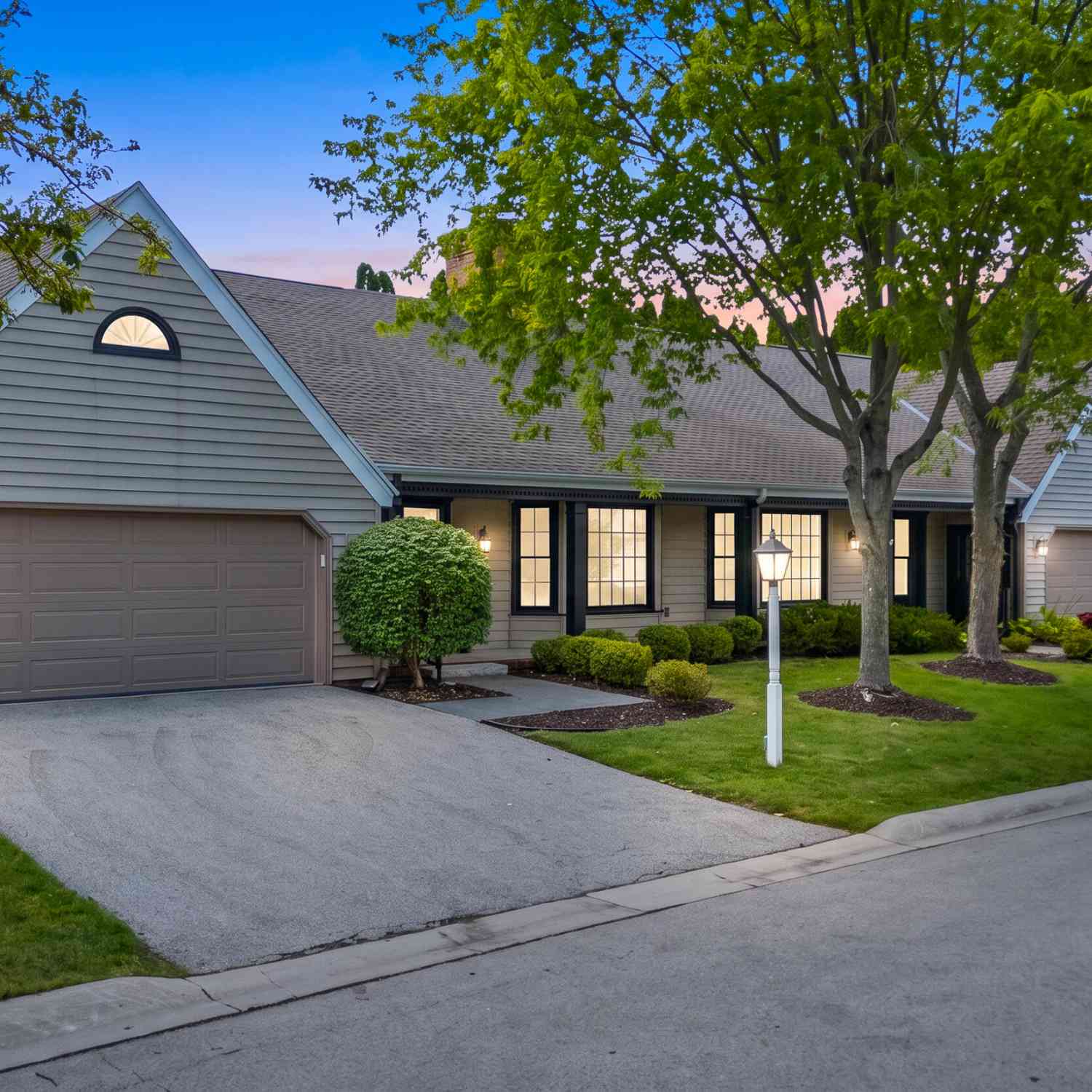 Condo For Sale - 945 W Shaker<br/> Ozaukee County, Mequon, WI 53092