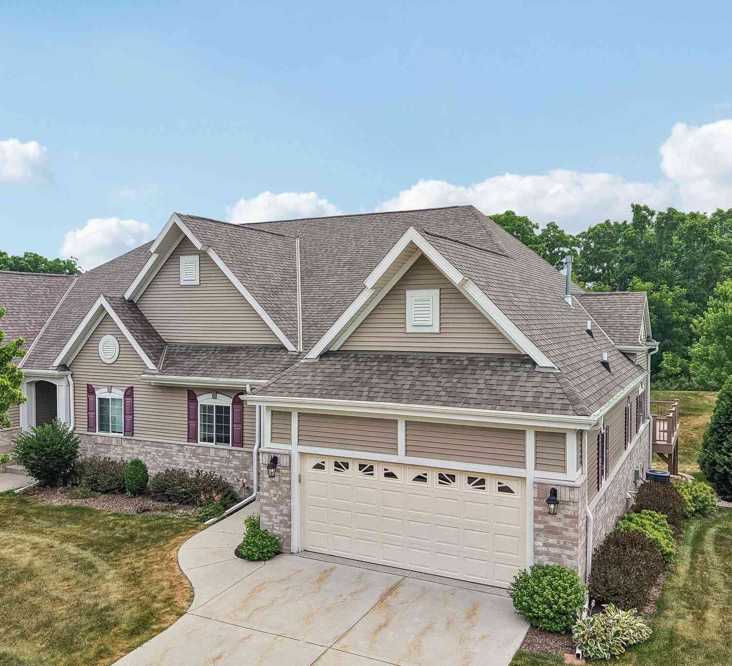 Condo For Sale - 2210 Kayla<br/> Waukesha, WI 53188