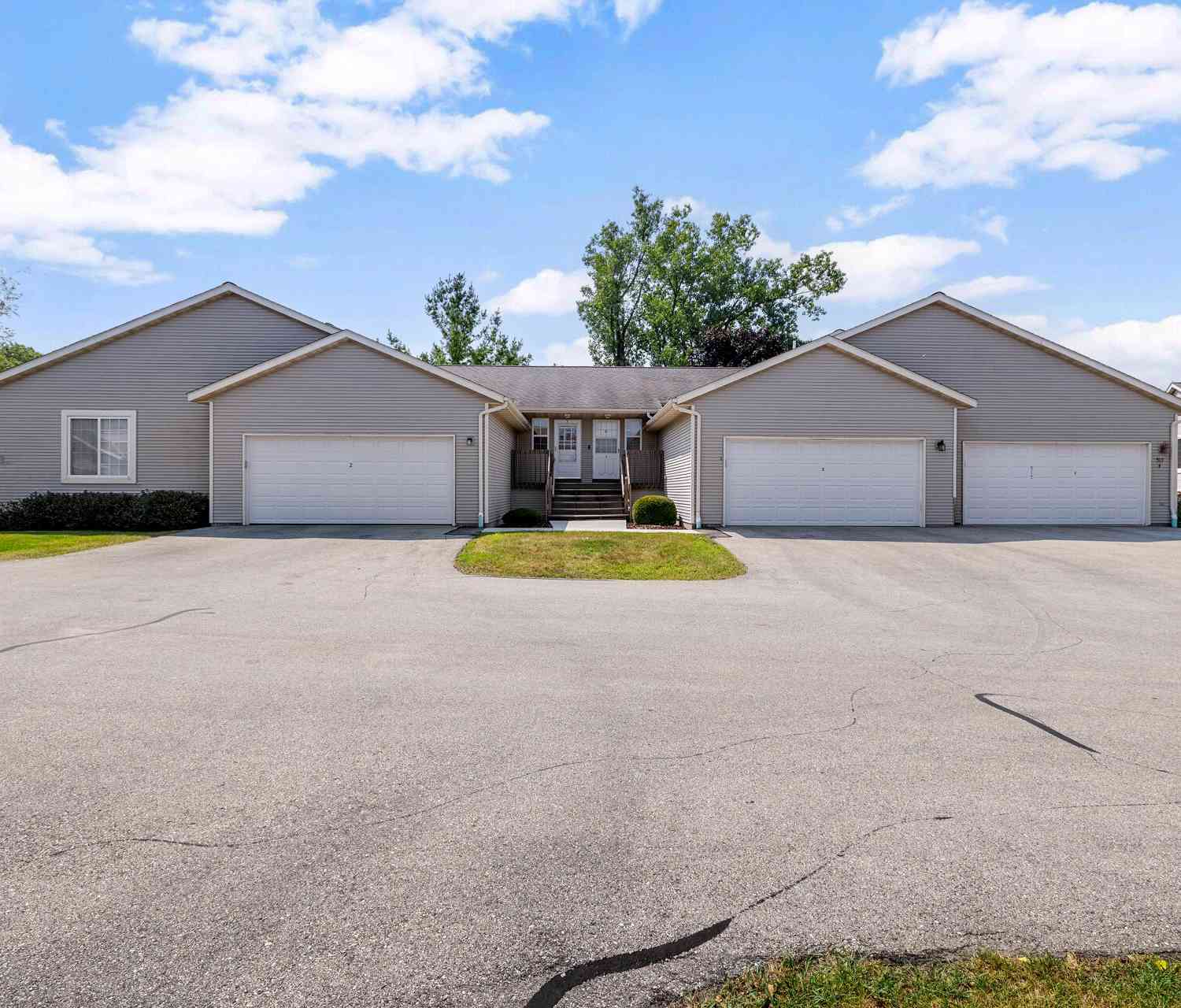 Condo For Sale - 517 Slinger #J-2<br/> Washington County, Slinger, WI 53086