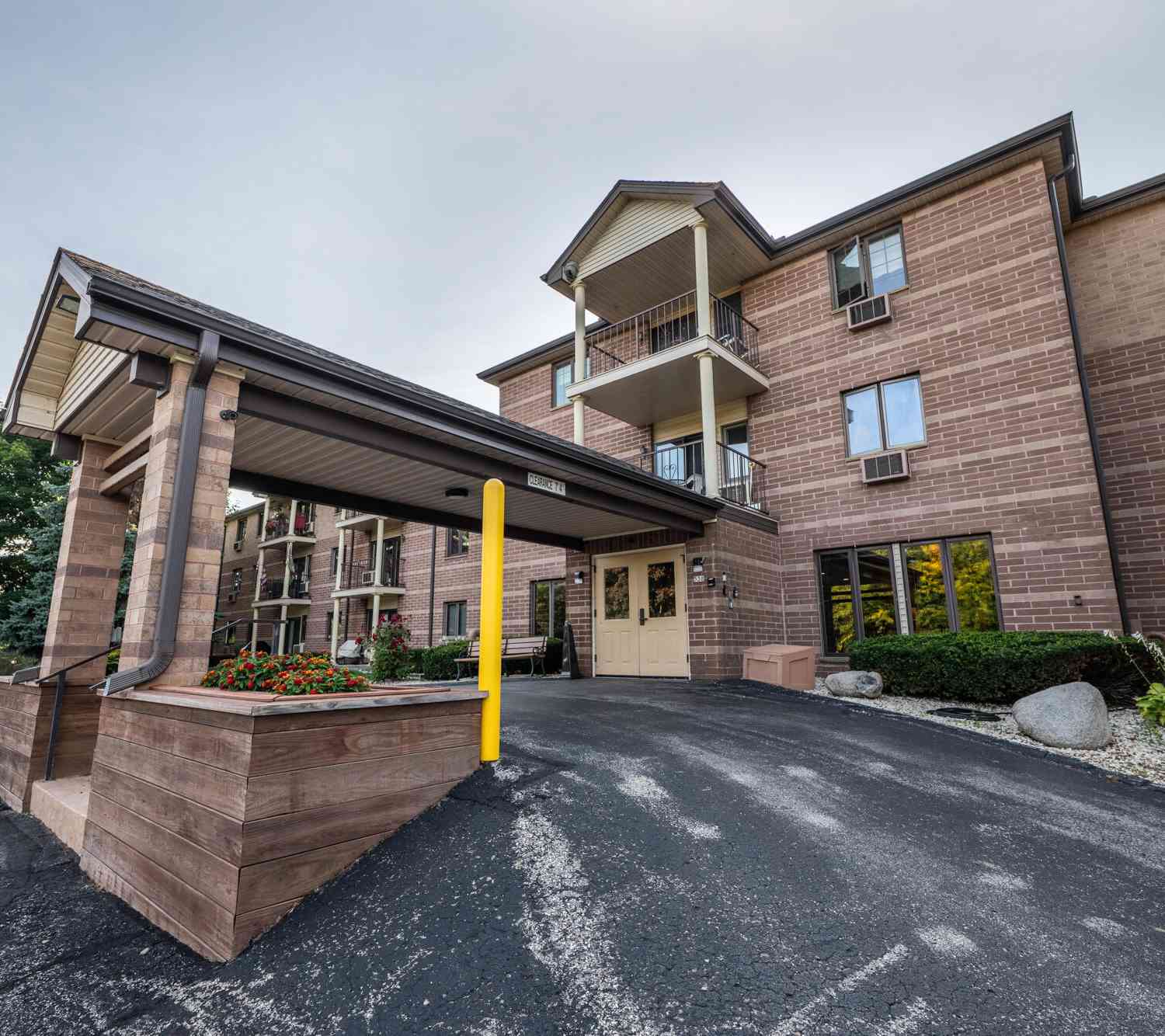 Condo For Sale - 530 N Silverbrook #104<br/> Washington County, West Bend, WI 53090