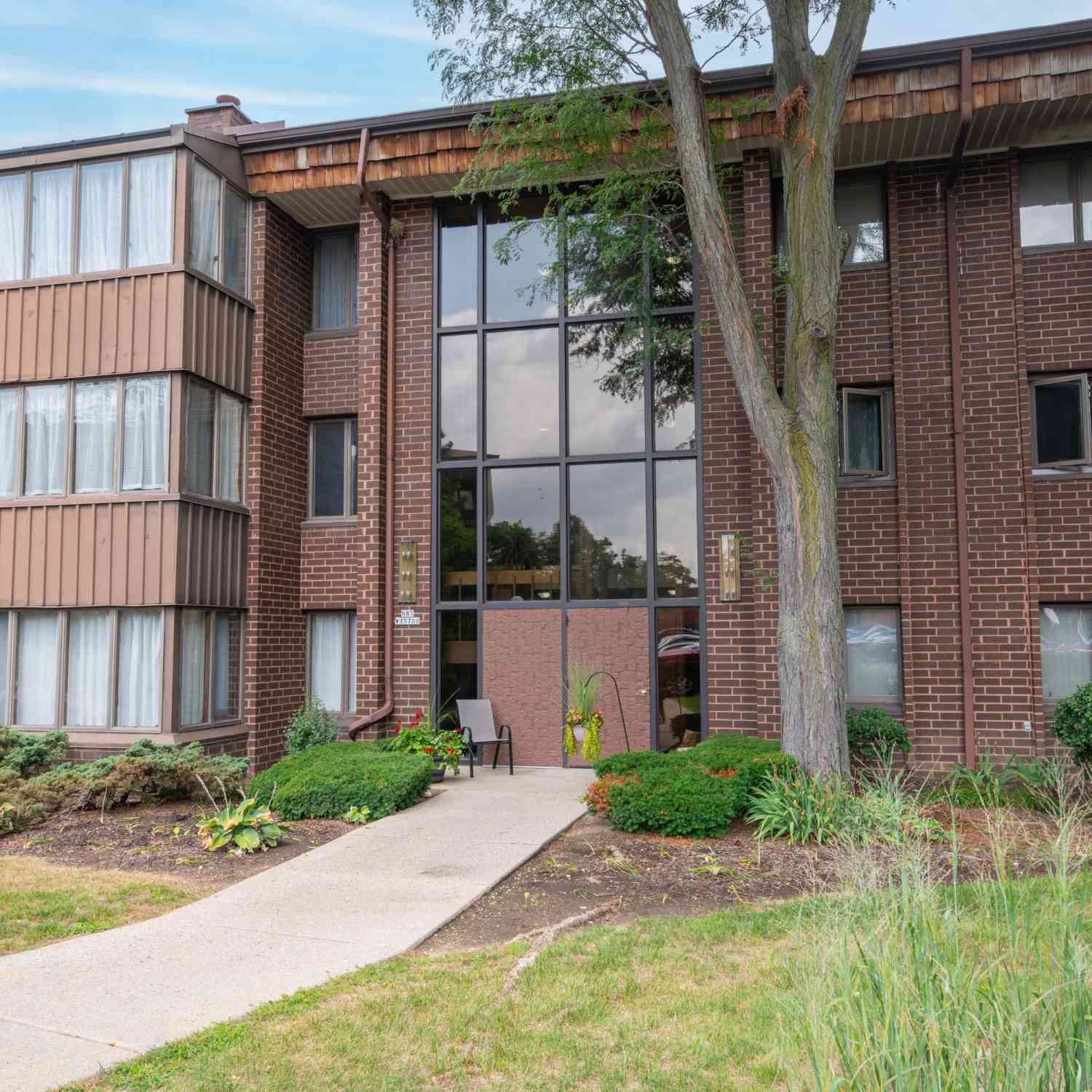 Condo For Sale - N85W15700 Ridge #104<br/> Waukesha County, Menomonee Falls, WI 53051