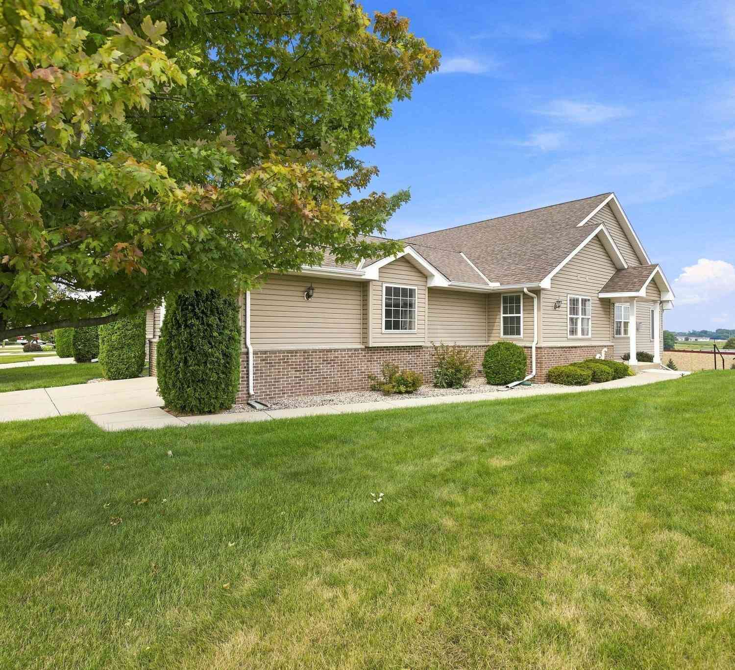 Condo For Sale - 118 Summit<br/> Columbus, WI 53925