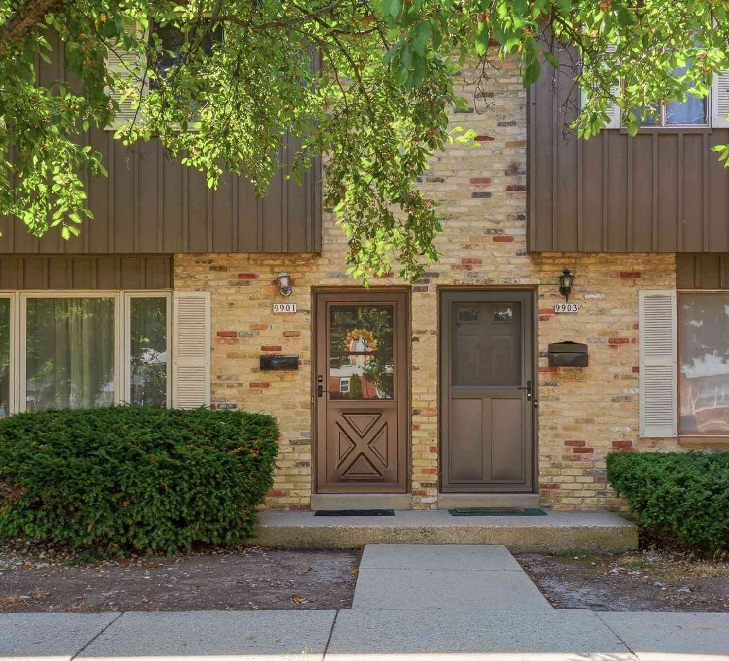 Condo For Sale - 9901 W Beloit<br/> Milwaukee County, Milwaukee, WI 53227